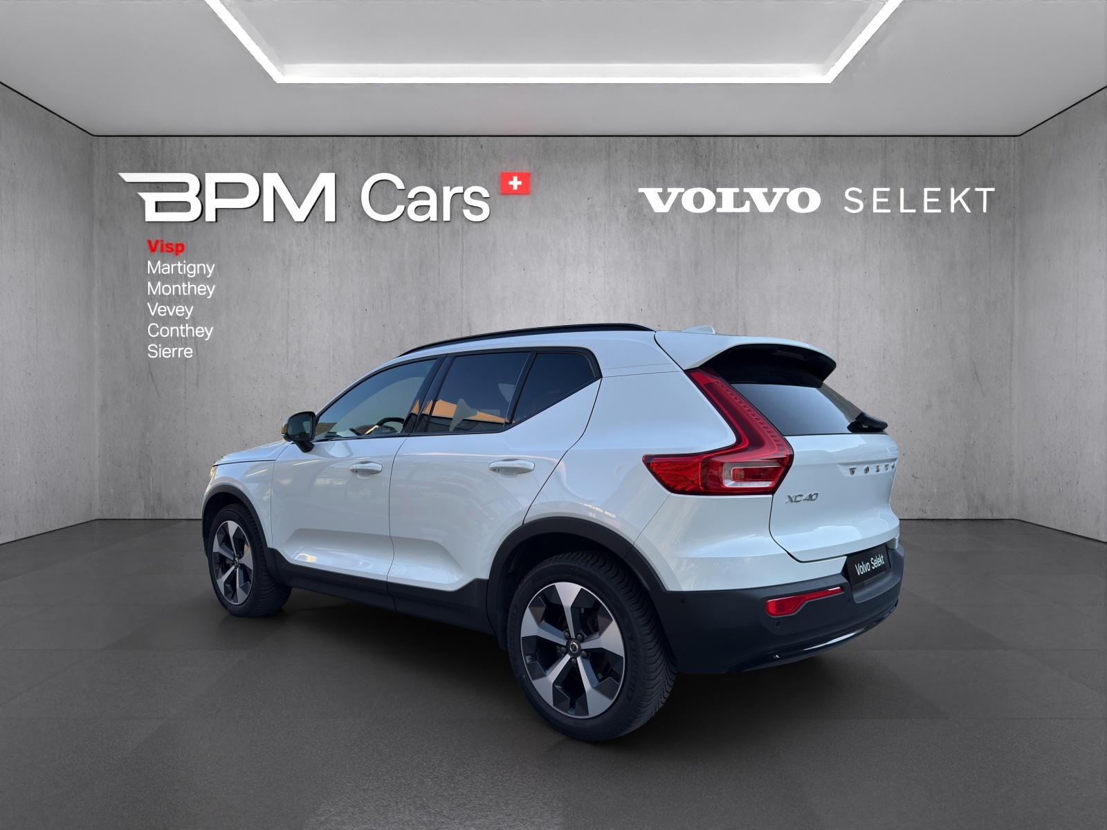 VOLVO XC40 B3 Benzin Mild Hybrid Plus Dark DCT-showroom-element-2