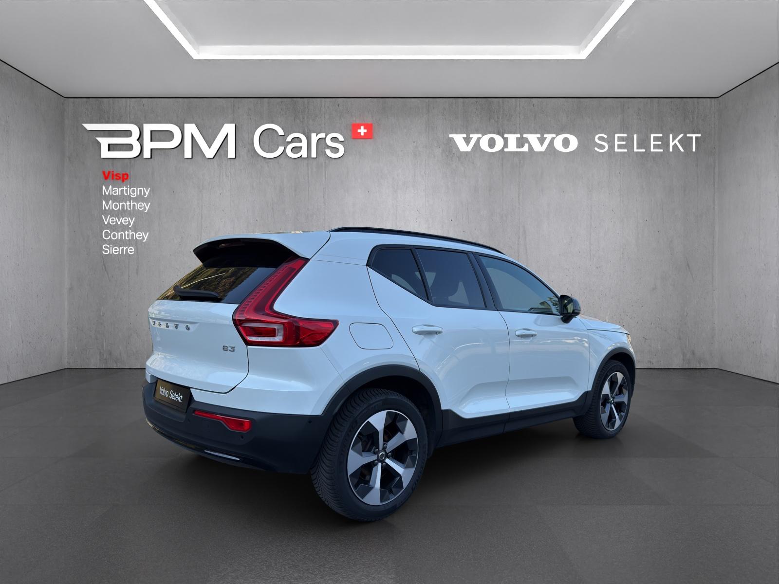 VOLVO XC40 B3 Benzin Mild Hybrid Plus Dark DCT-image-4