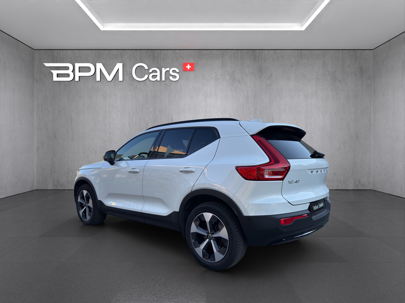 VOLVO XC40 B3 Benzin Mild Hybrid Plus Dark DCT-image-2