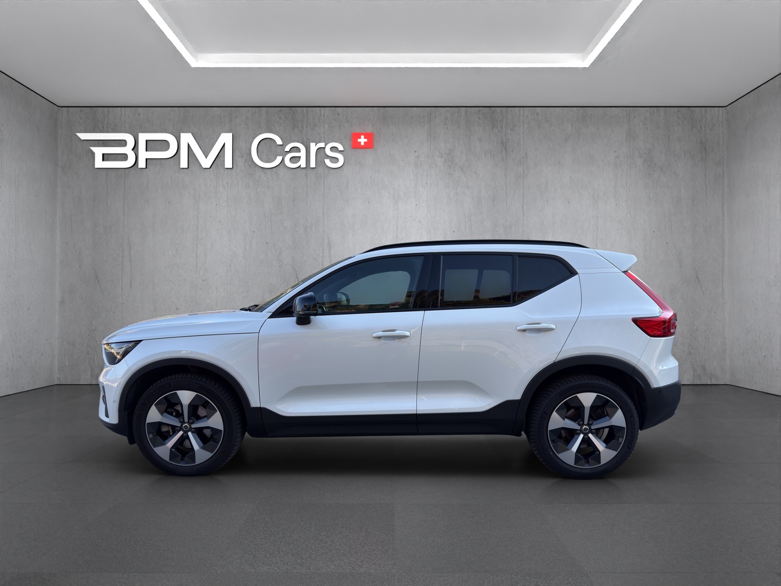 VOLVO XC40 B3 Benzin Mild Hybrid Plus Dark DCT-image-1