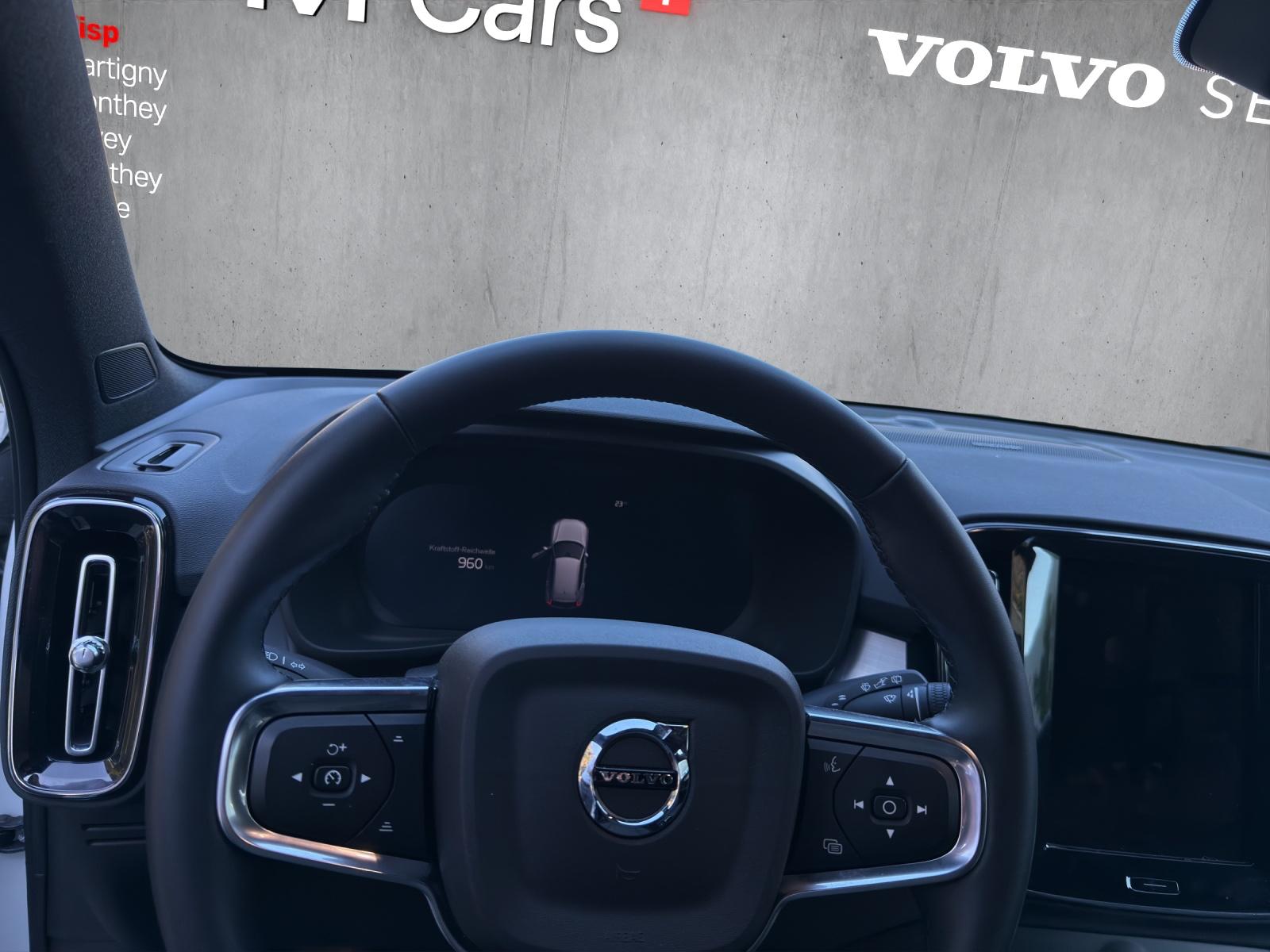 VOLVO XC40 B3 Benzin Mild Hybrid Plus Dark DCT-image-12