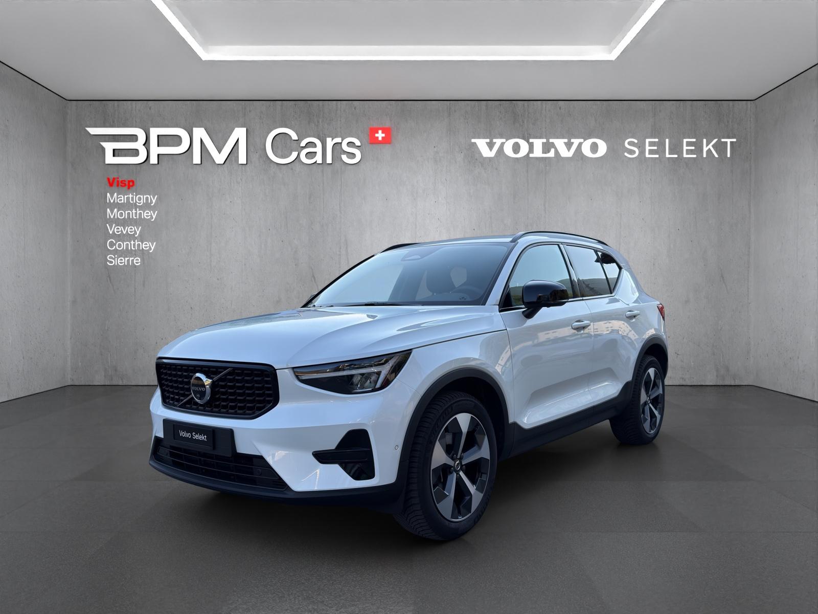 Photo VOLVO XC40 XC40 B3 Benzin Mild Hybrid Plus Dark DCT