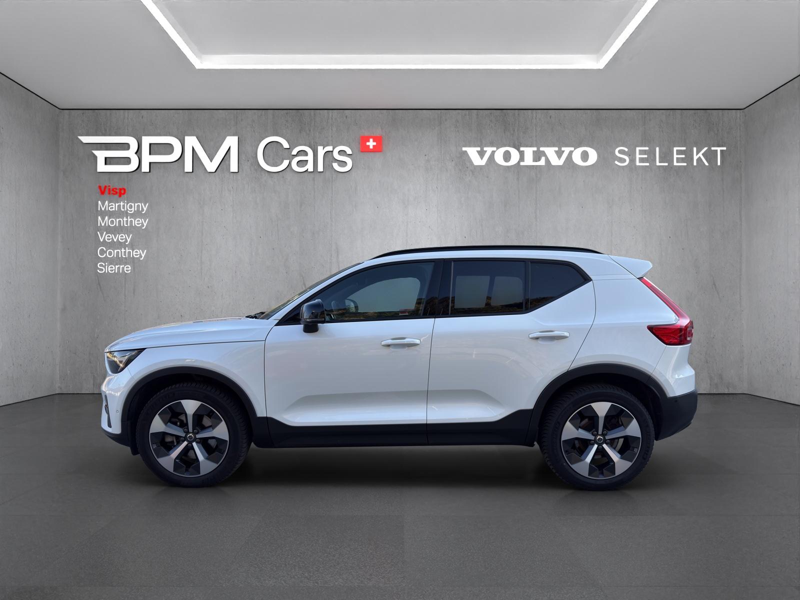 VOLVO XC40 B3 Benzin Mild Hybrid Plus Dark DCT-showroom-element-1