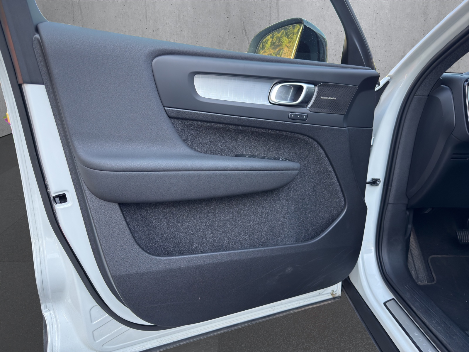 VOLVO XC40 B3 Benzin Mild Hybrid Plus Dark DCT-image-13