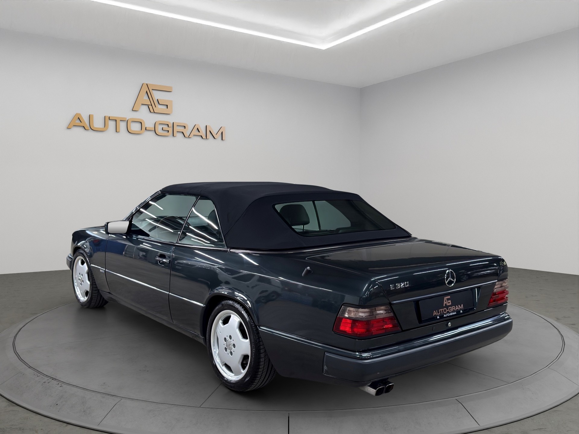 MERCEDES-BENZ E 320 Cabrio-showroom-element-2