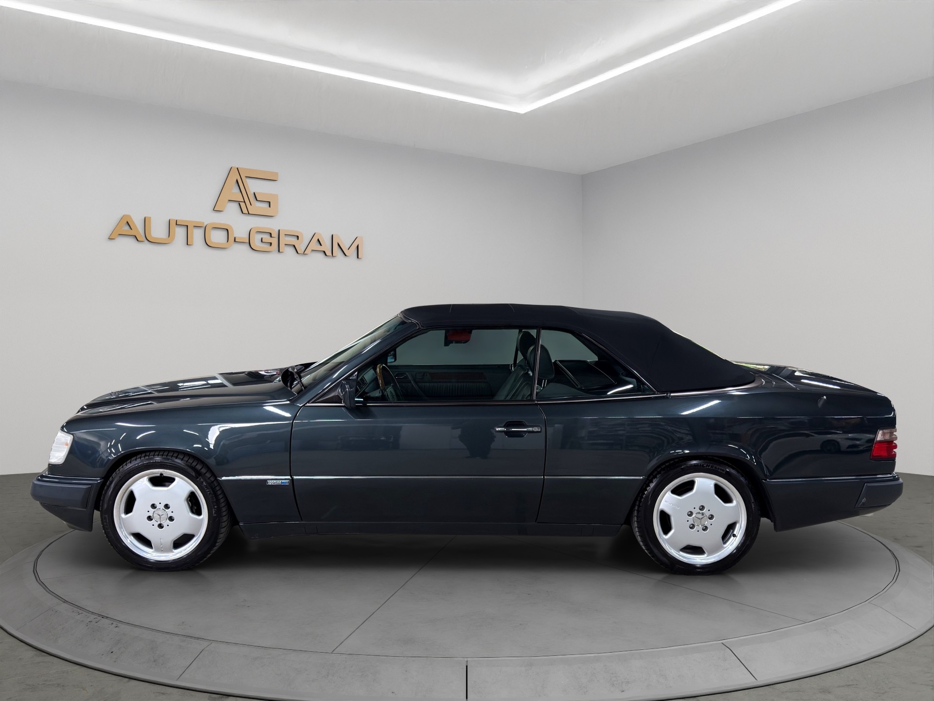 MERCEDES-BENZ E 320 Cabrio-showroom-element-1