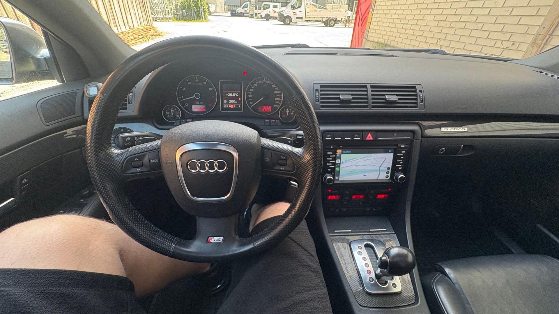 AUDI S4 Avant 4.2 V8 quattro-image-7