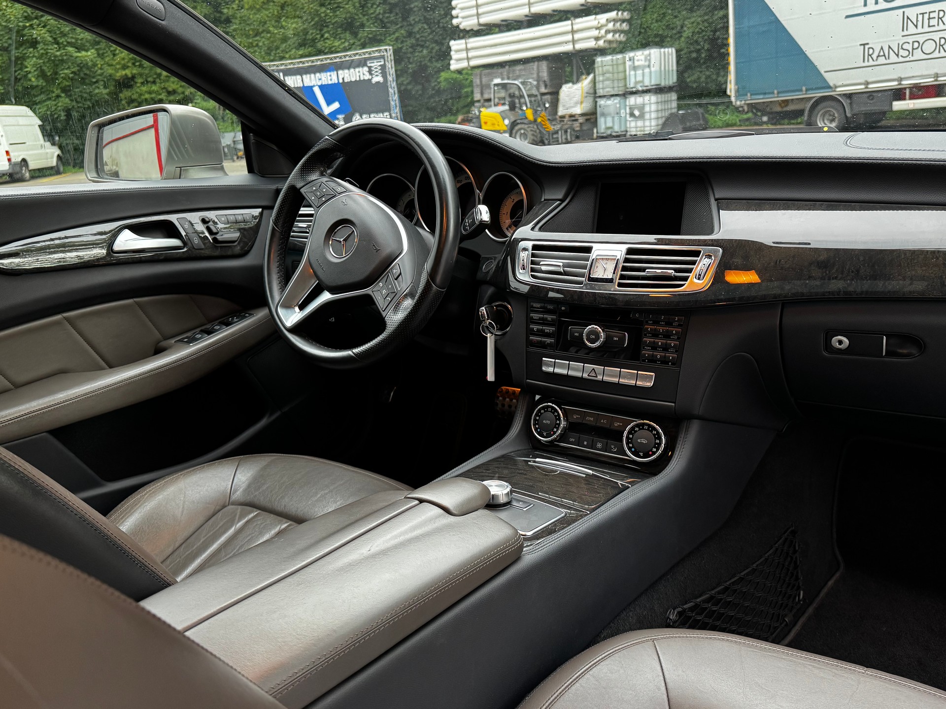 MERCEDES-BENZ CLS 350 CDI 4Matic 7G-Tronic-image-8