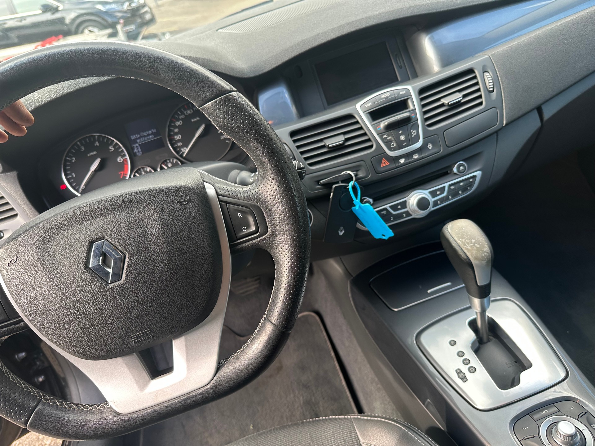 RENAULT Laguna Grandtour 2.0 16V T Initiale Automatic-image-11