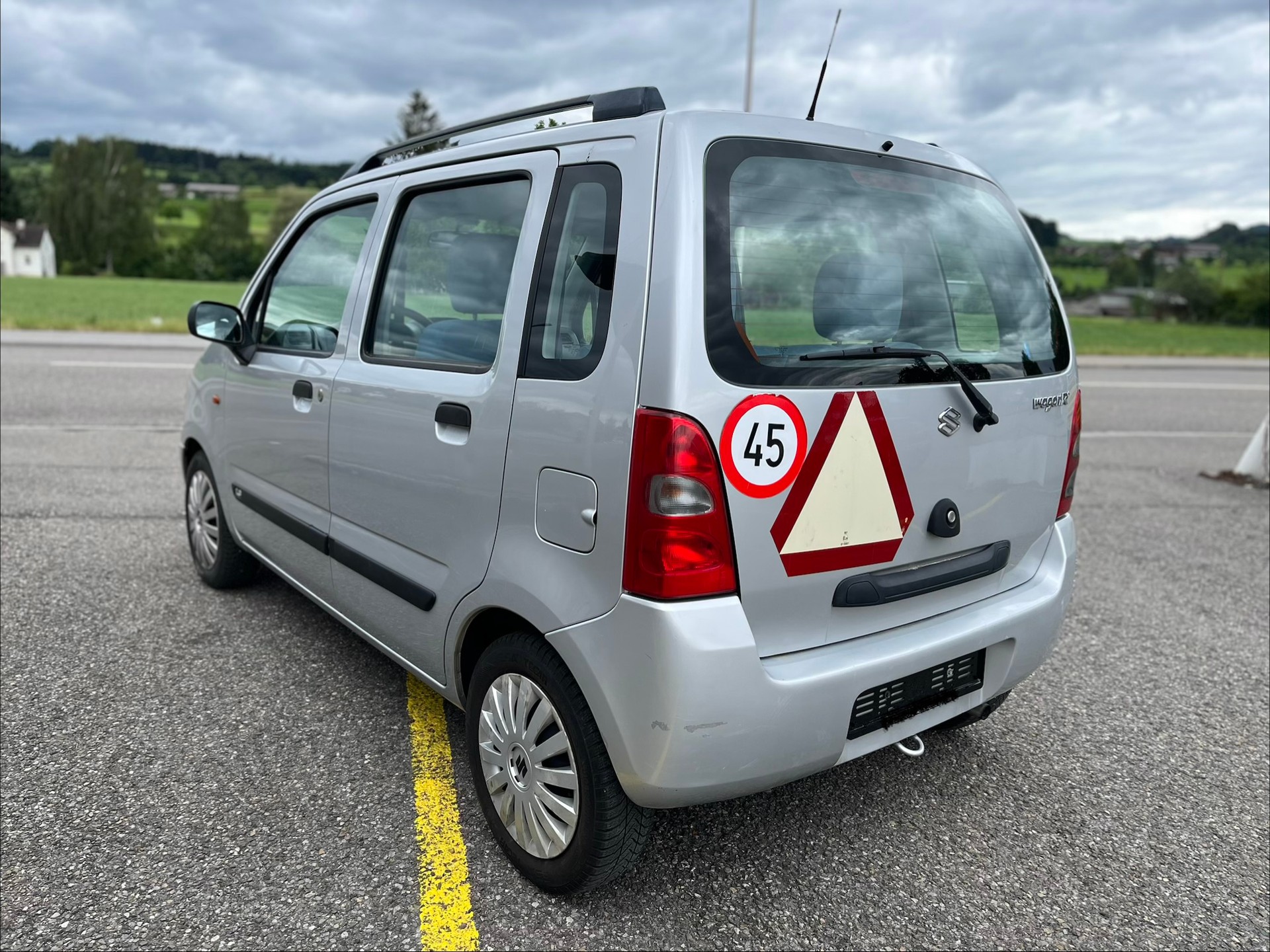 SUZUKI Ab frisch MFK 4/6/2026 Geschwindigkeiten 45 km-image-0