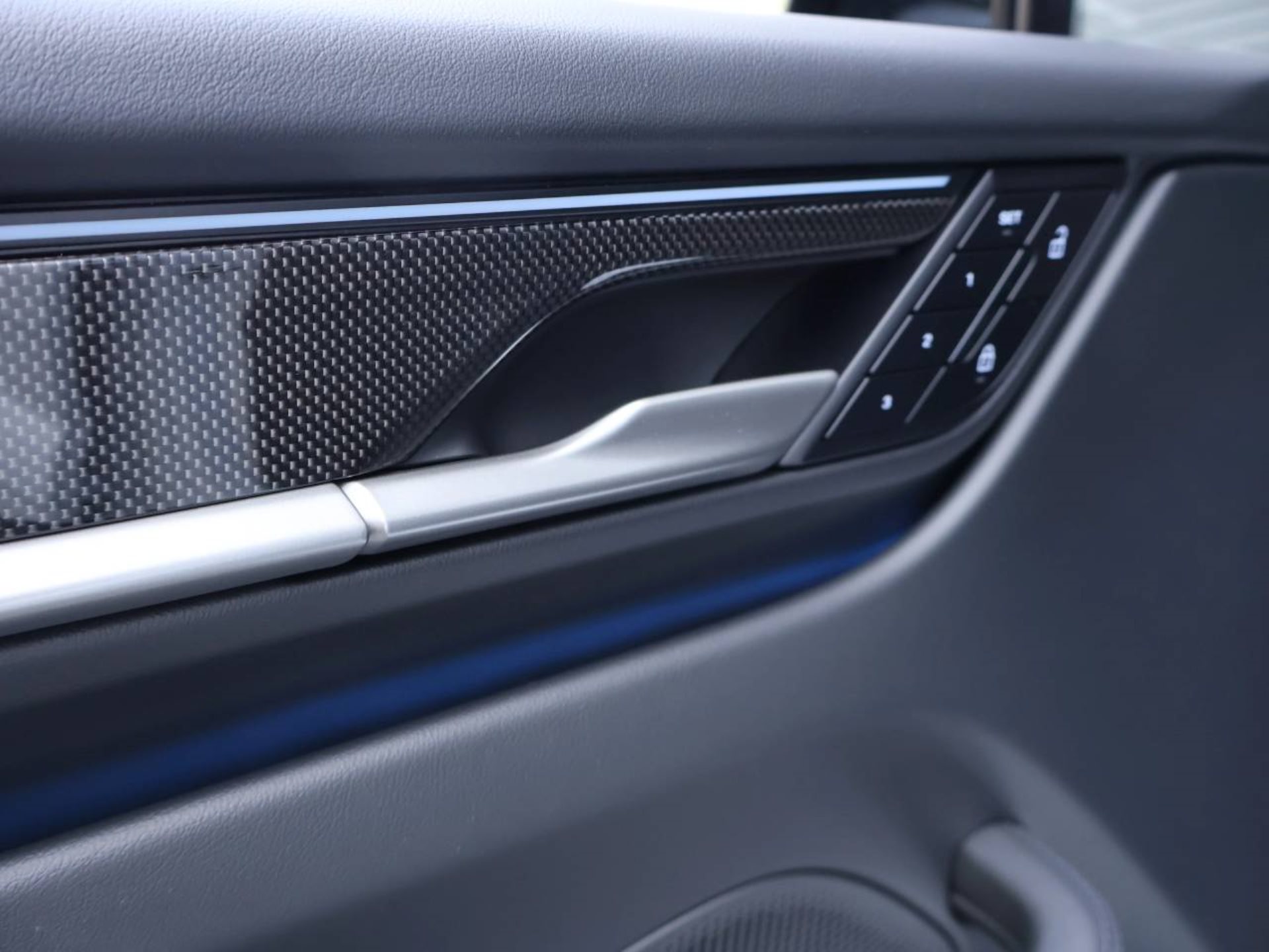 PORSCHE Macan 4S-image-30