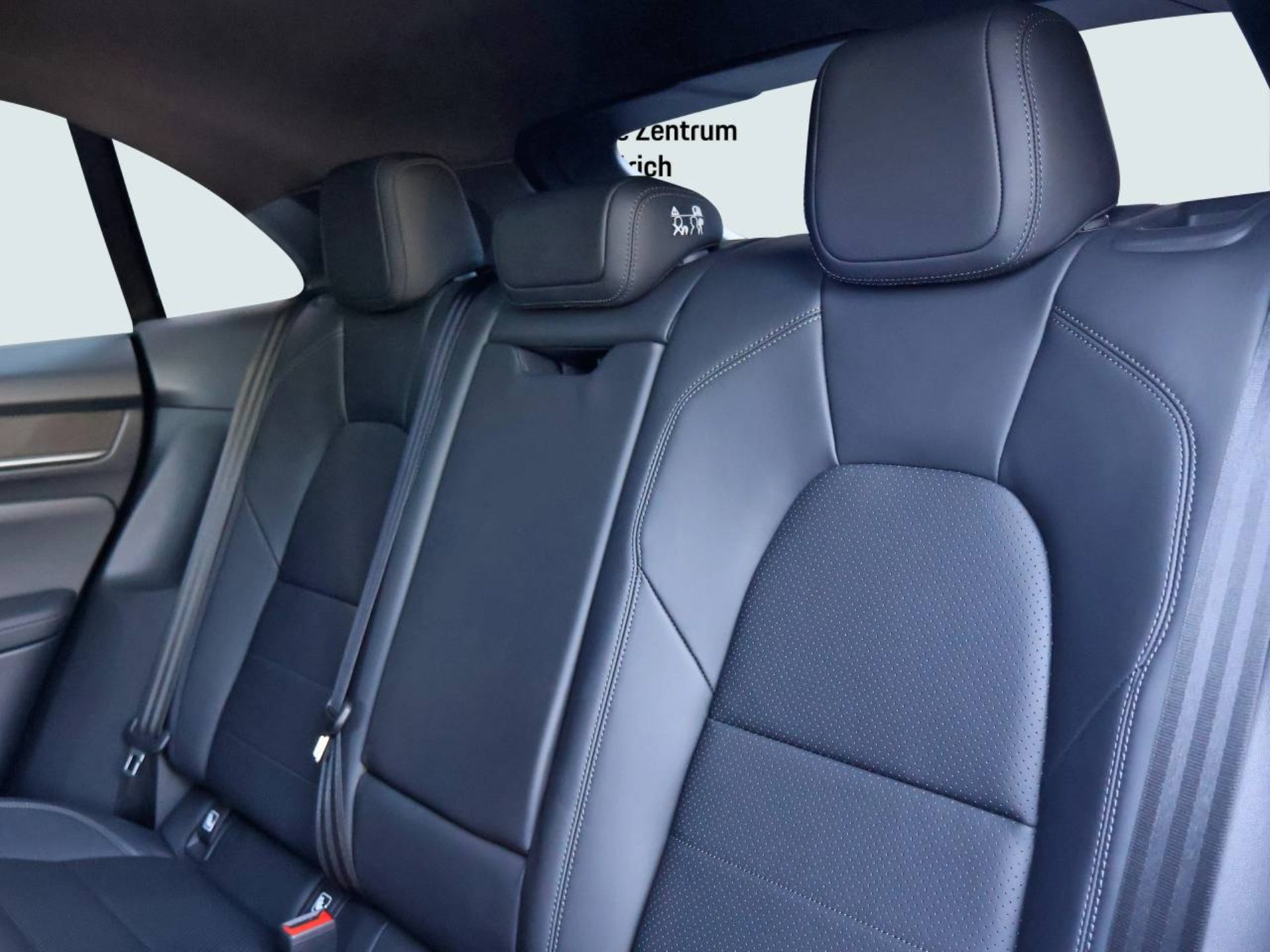 PORSCHE Macan 4S-image-17