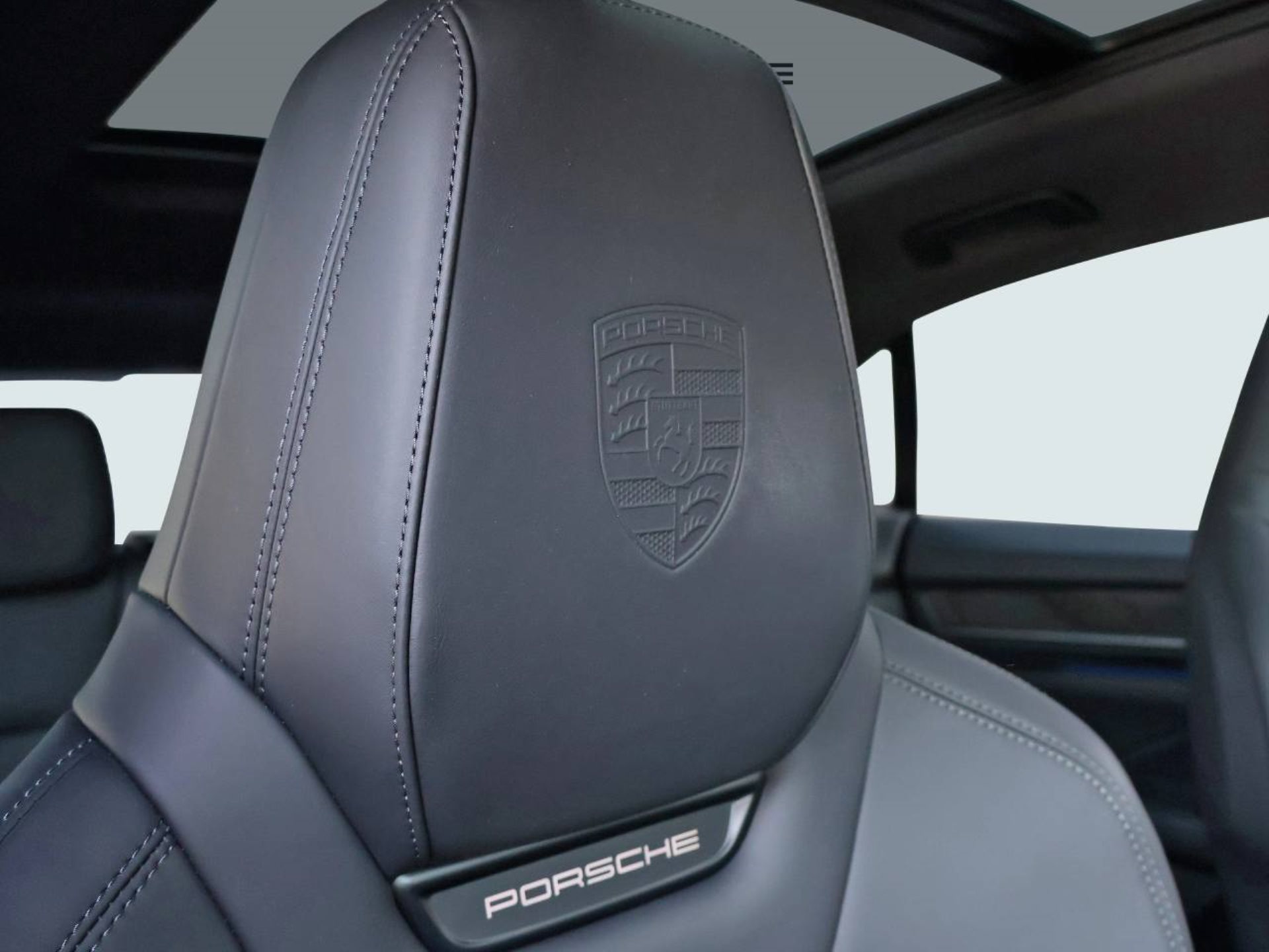 PORSCHE Macan 4S-image-32