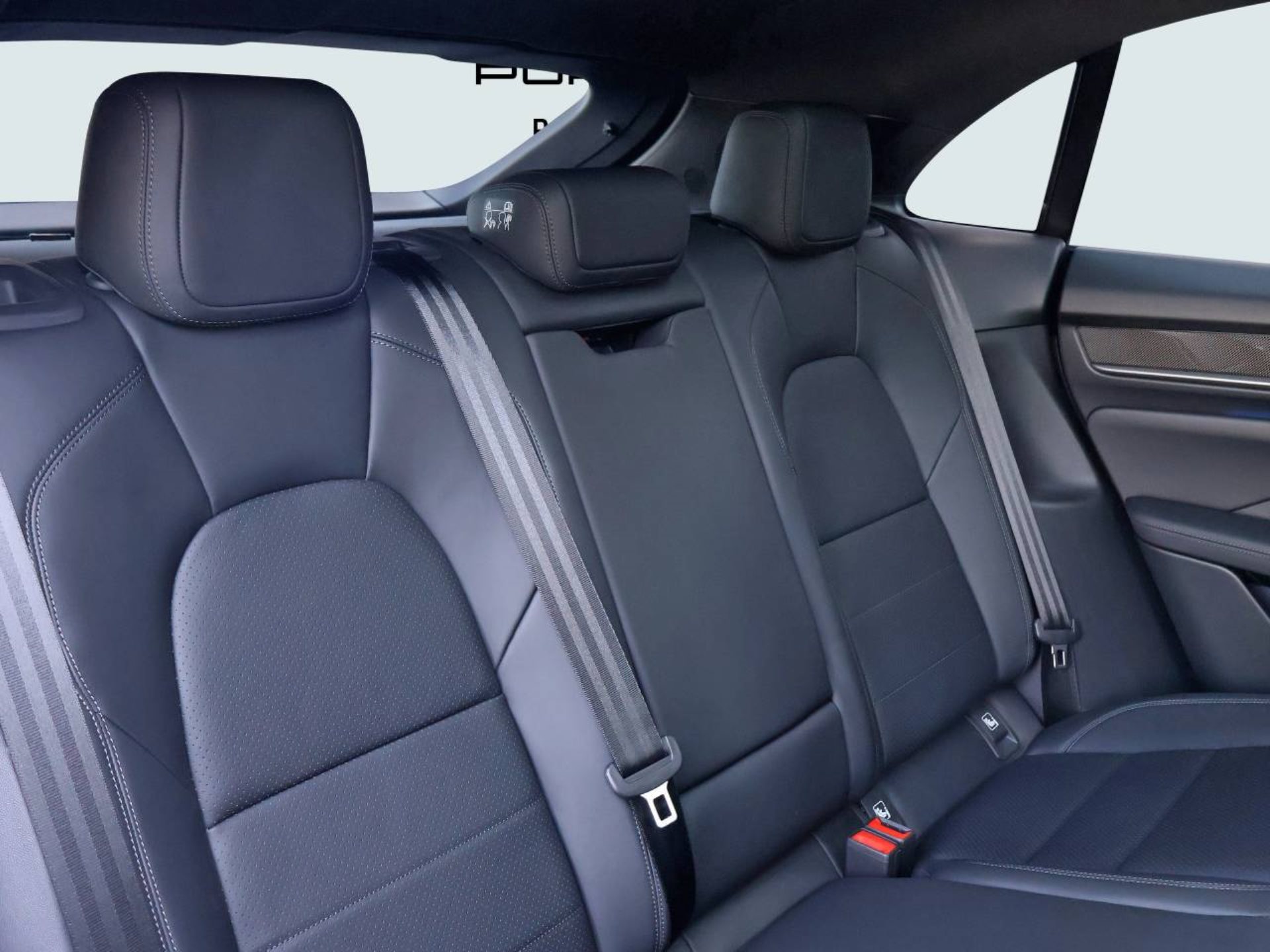 PORSCHE Macan 4S-image-16