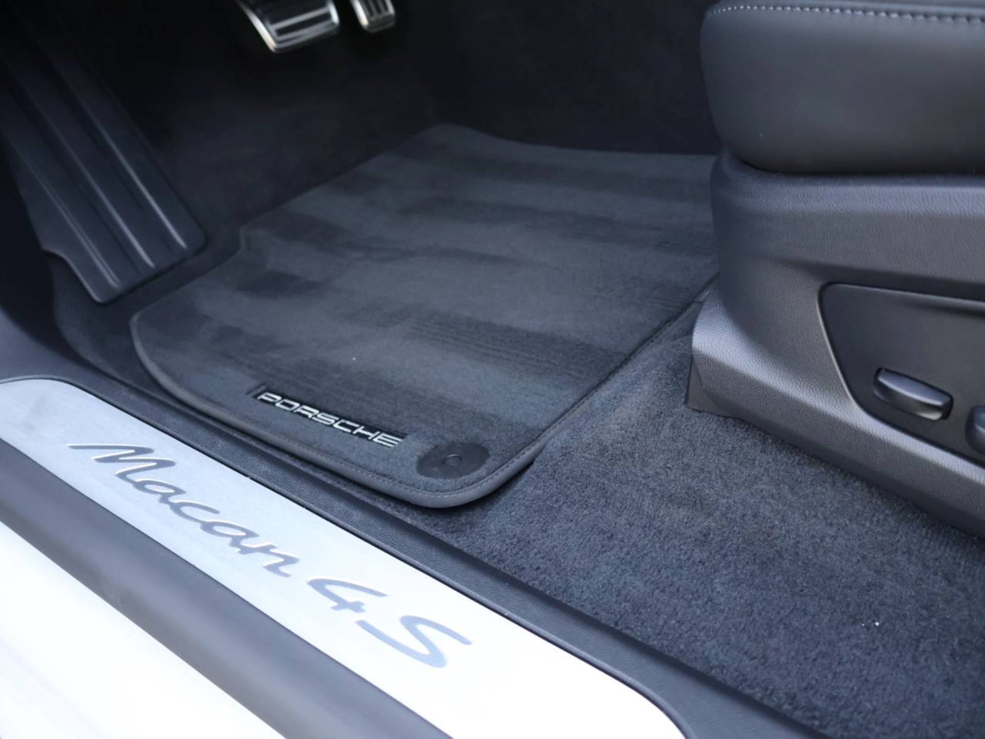 PORSCHE Macan 4S-image-34