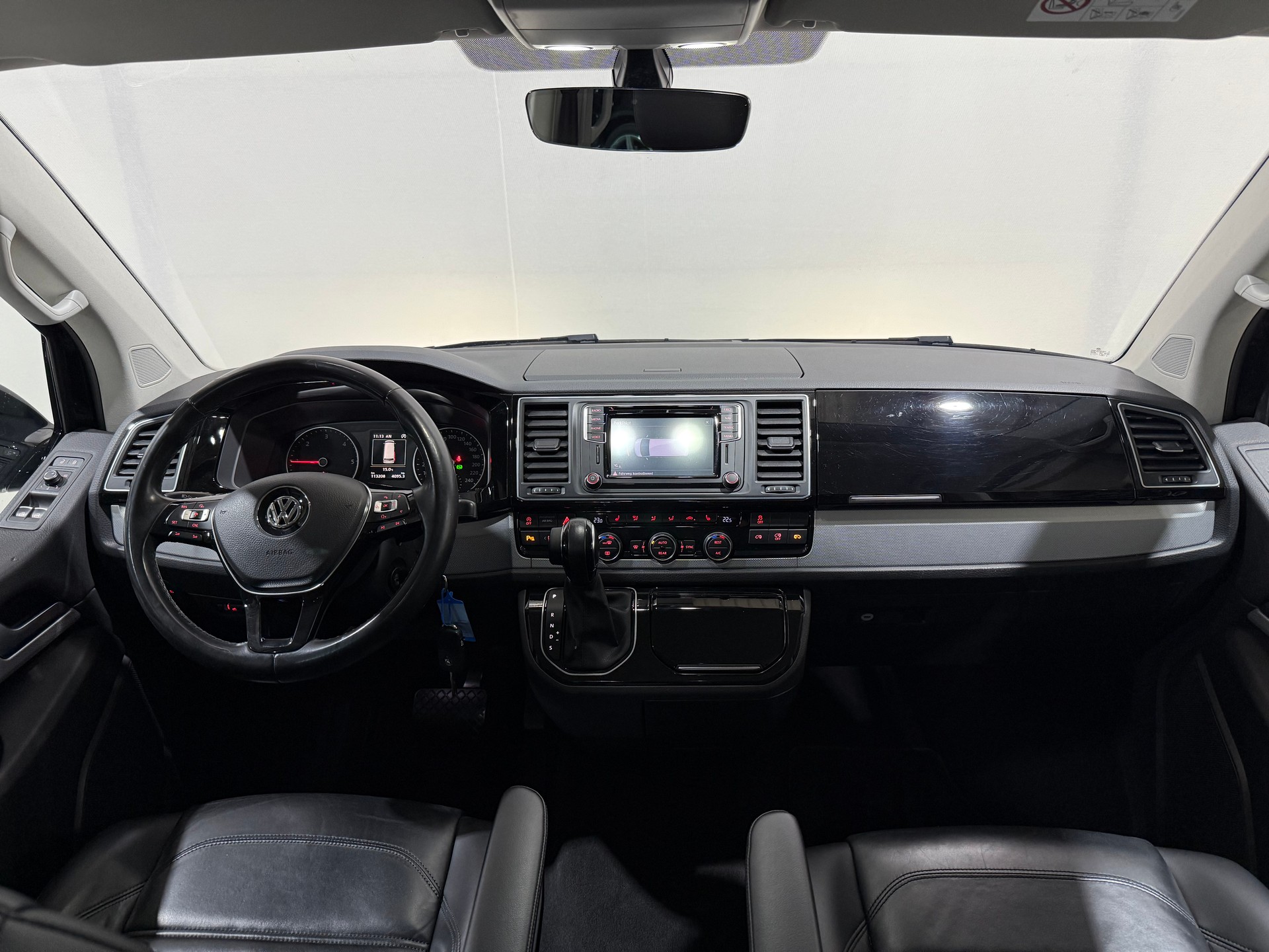 VW T6 Multivan 2.0 Bi-TDI Highline Liberty 4Mot. DSG (CH Fahrzeug)-image-11