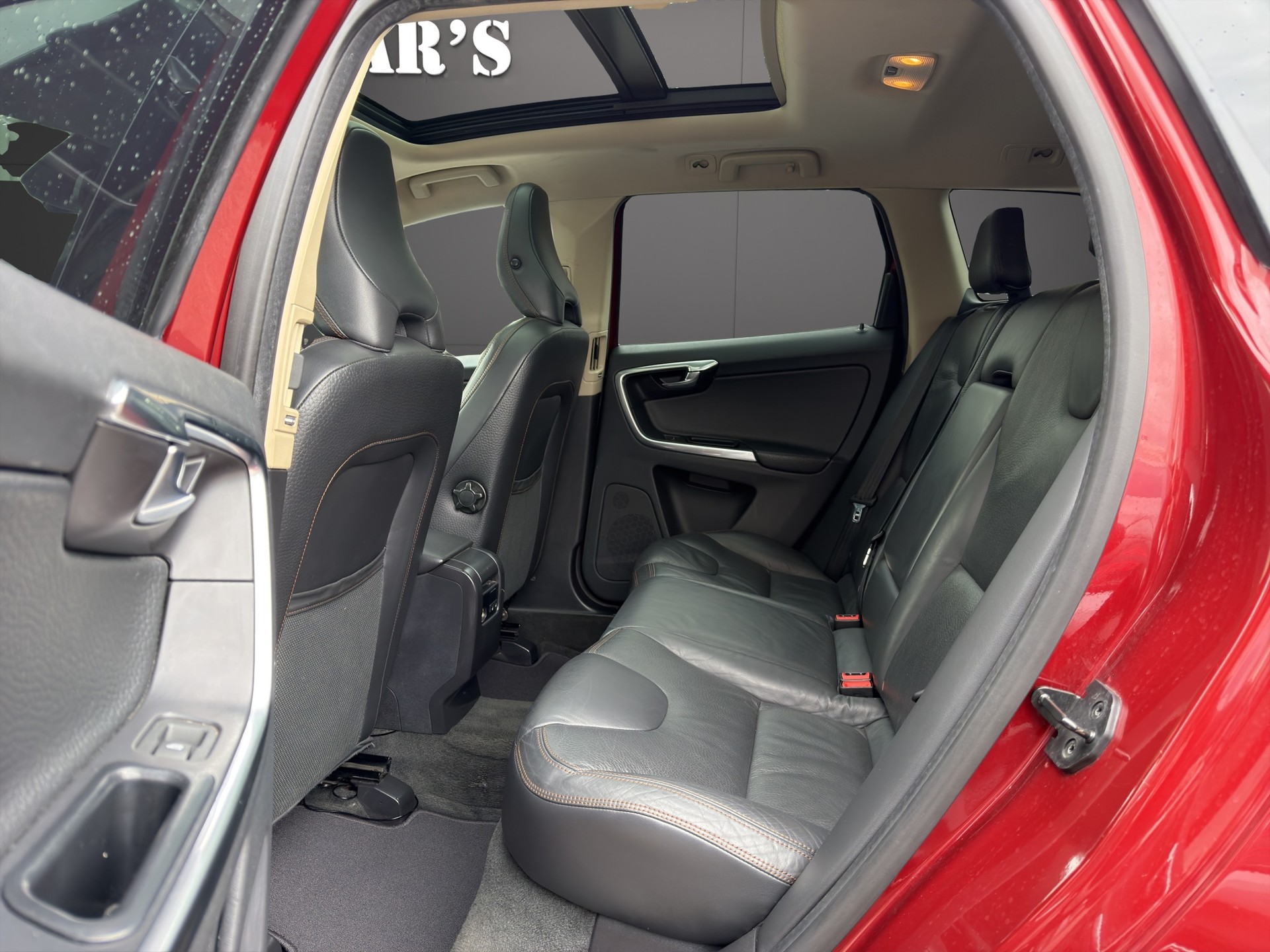 VOLVO XC60 D3 AWD Momentum Geartronic Pano&MFK-image-12