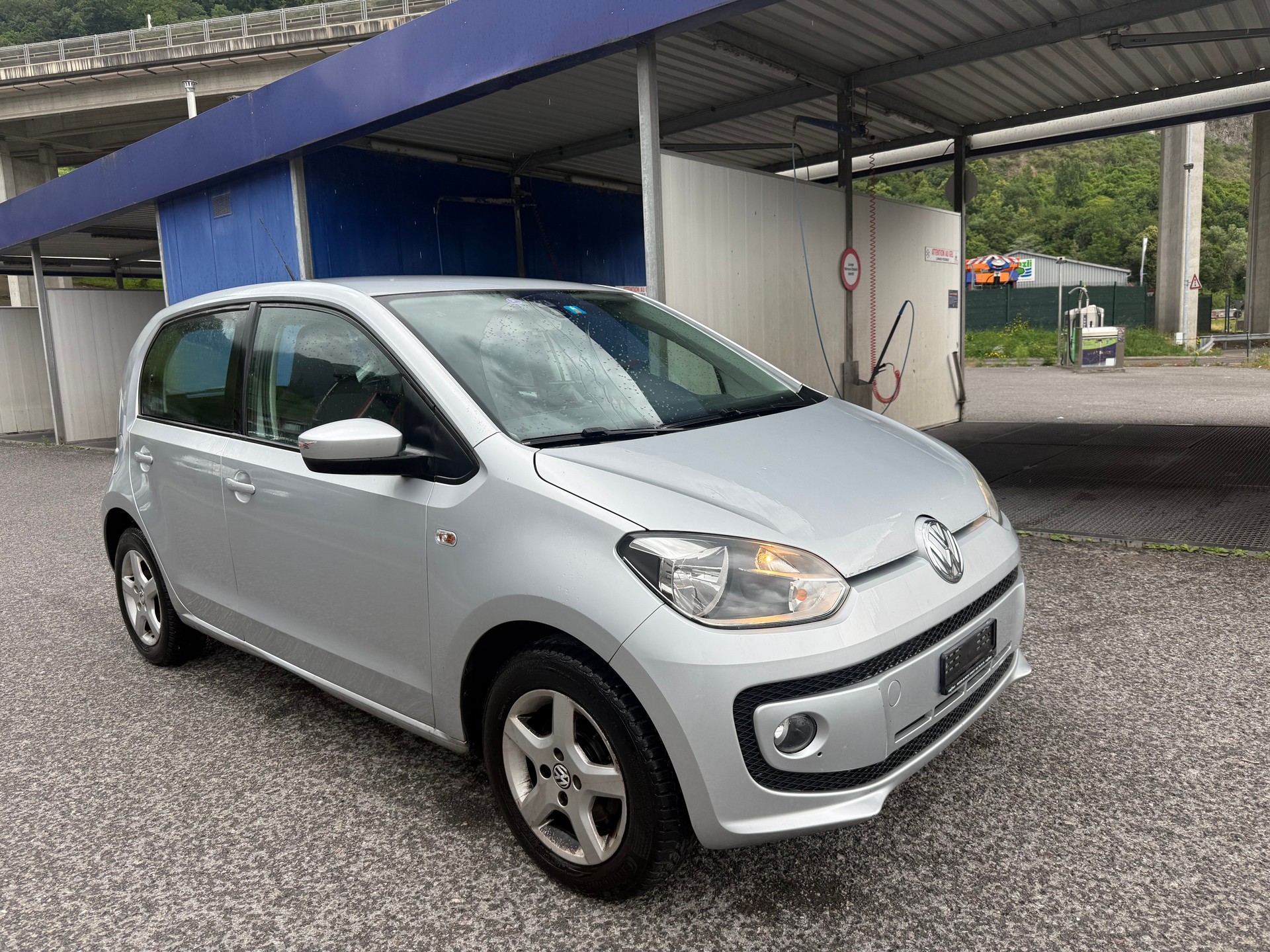 VW Up 1.0 white up Art on Ice ASG-image-1