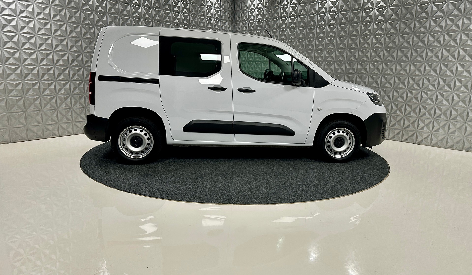 CITROEN Berlingo Van 1.5 Blue HDi 130 s/s EAT8-image-3