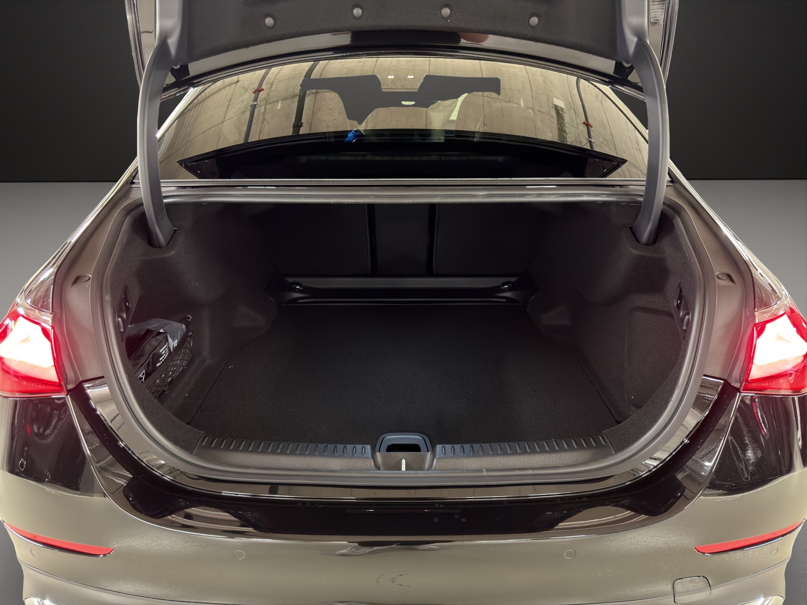 MERCEDES-BENZ E 220 d 4Matic 9G-Tronic-image-11