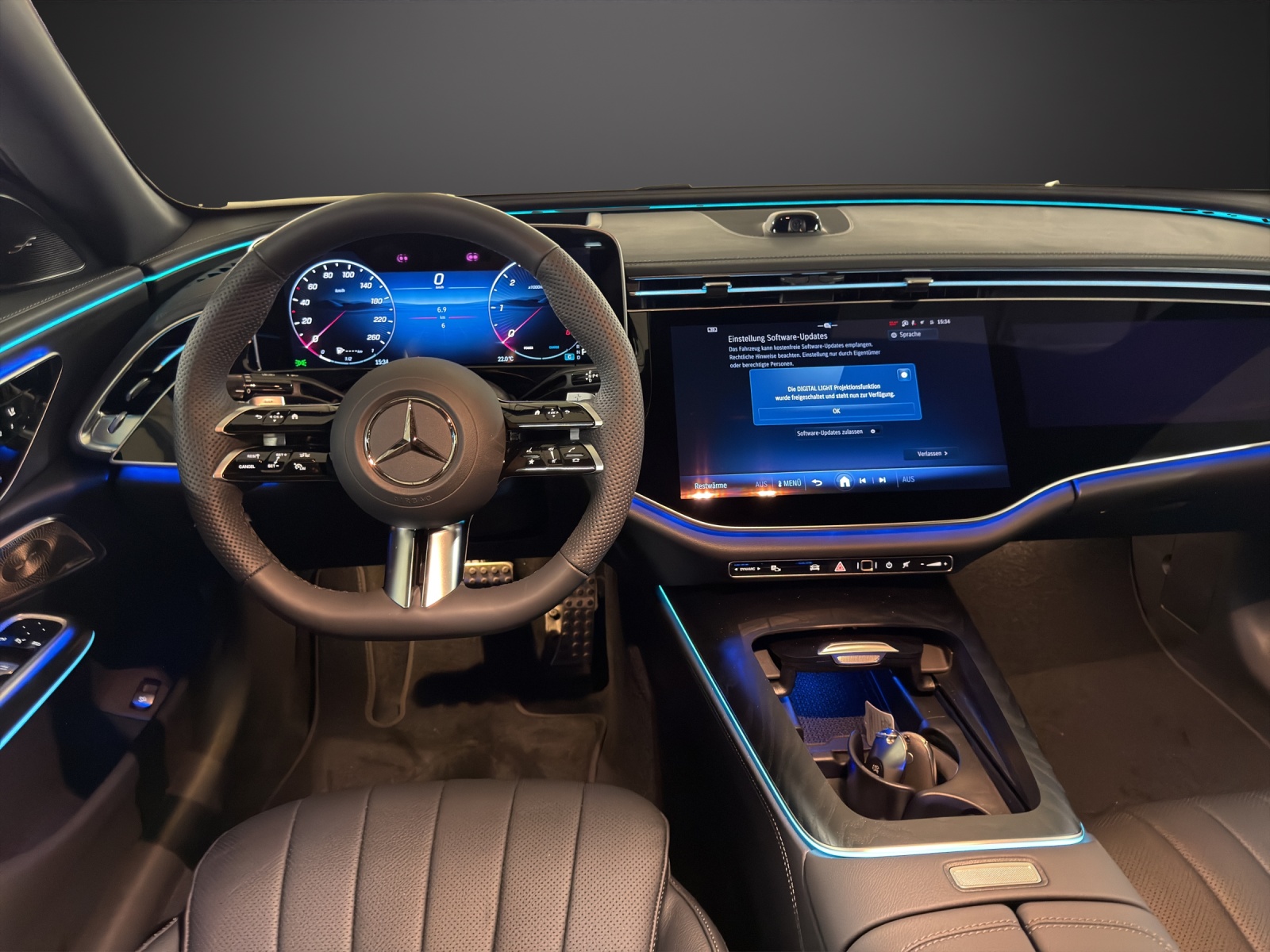 MERCEDES-BENZ E 220 d 4Matic 9G-Tronic-image-8