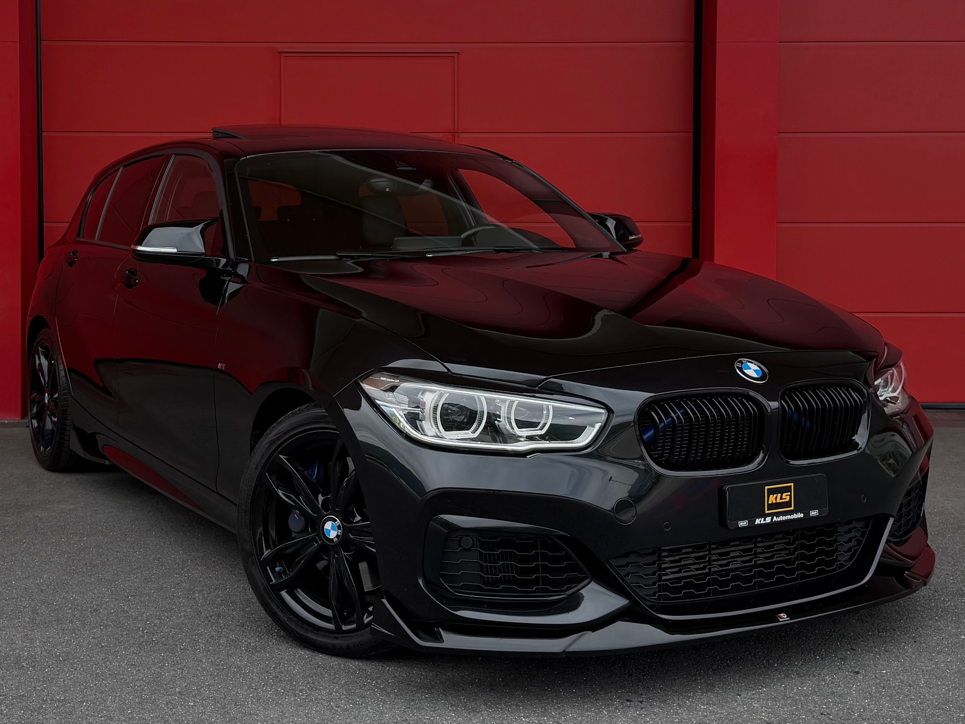 BMW M135i xDrive Steptronic *CH-Fahrzeug* *Remus Exhaust*-image-0