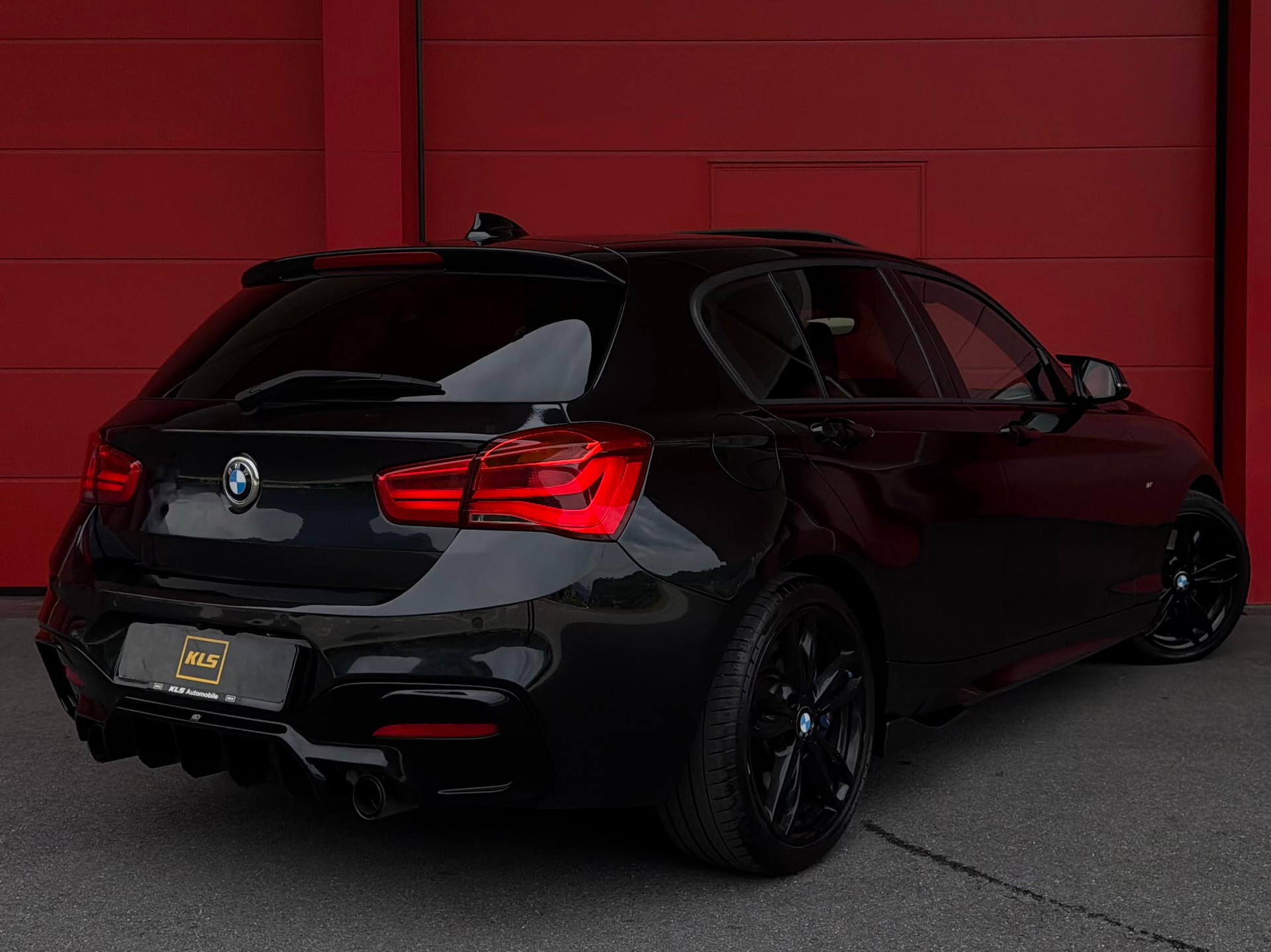 BMW M135i xDrive Steptronic *CH-Fahrzeug* *Remus Exhaust*-image-3