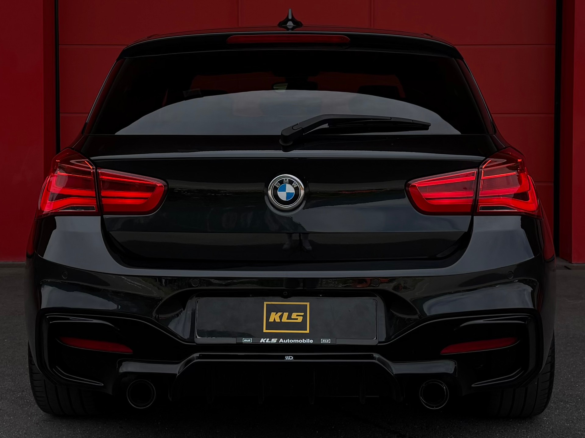 BMW M135i xDrive Steptronic *CH-Fahrzeug* *Remus Exhaust*-image-4