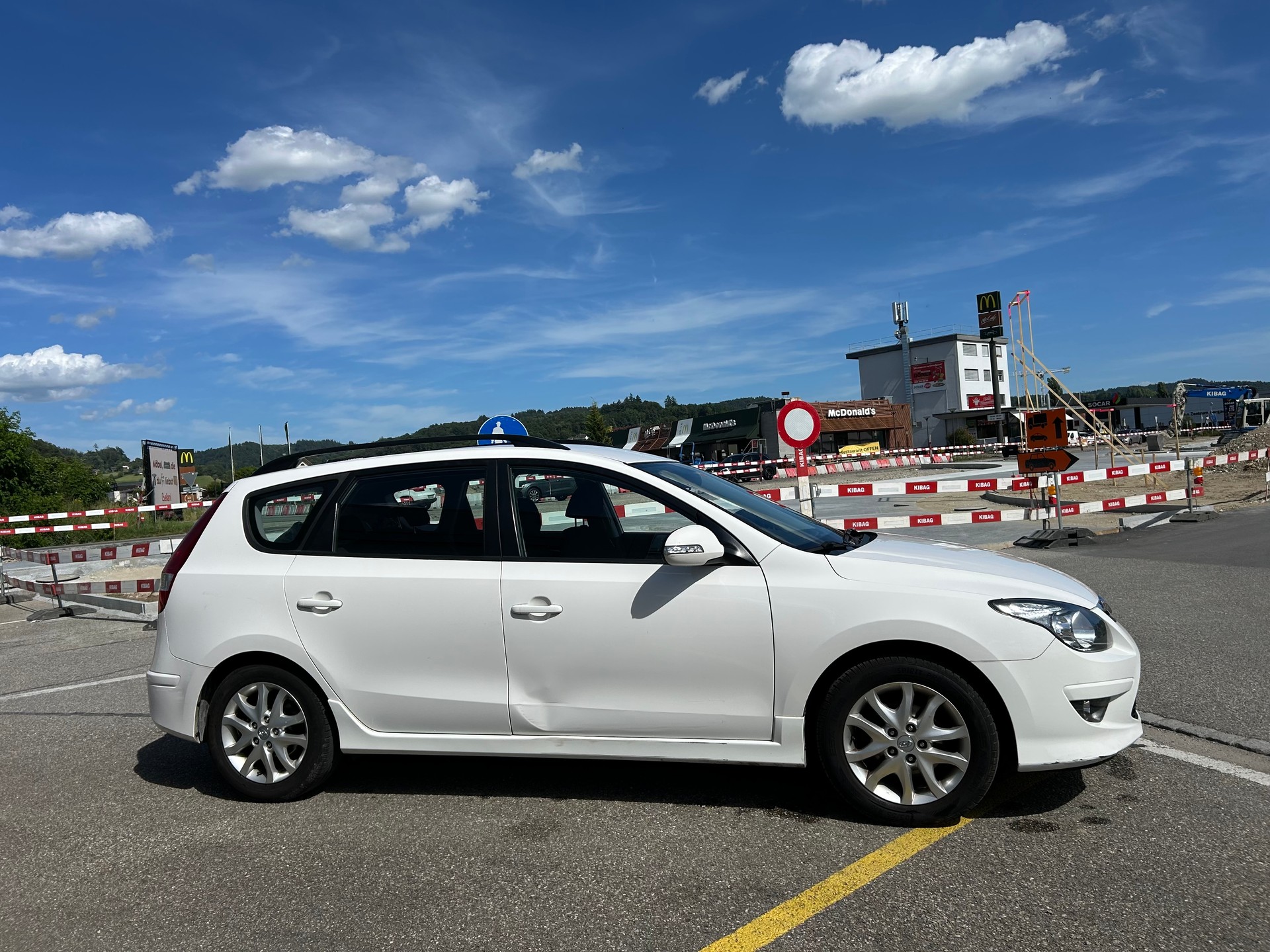 HYUNDAI i30 Wagon 1.6 Swiss Plus Edition-image-3