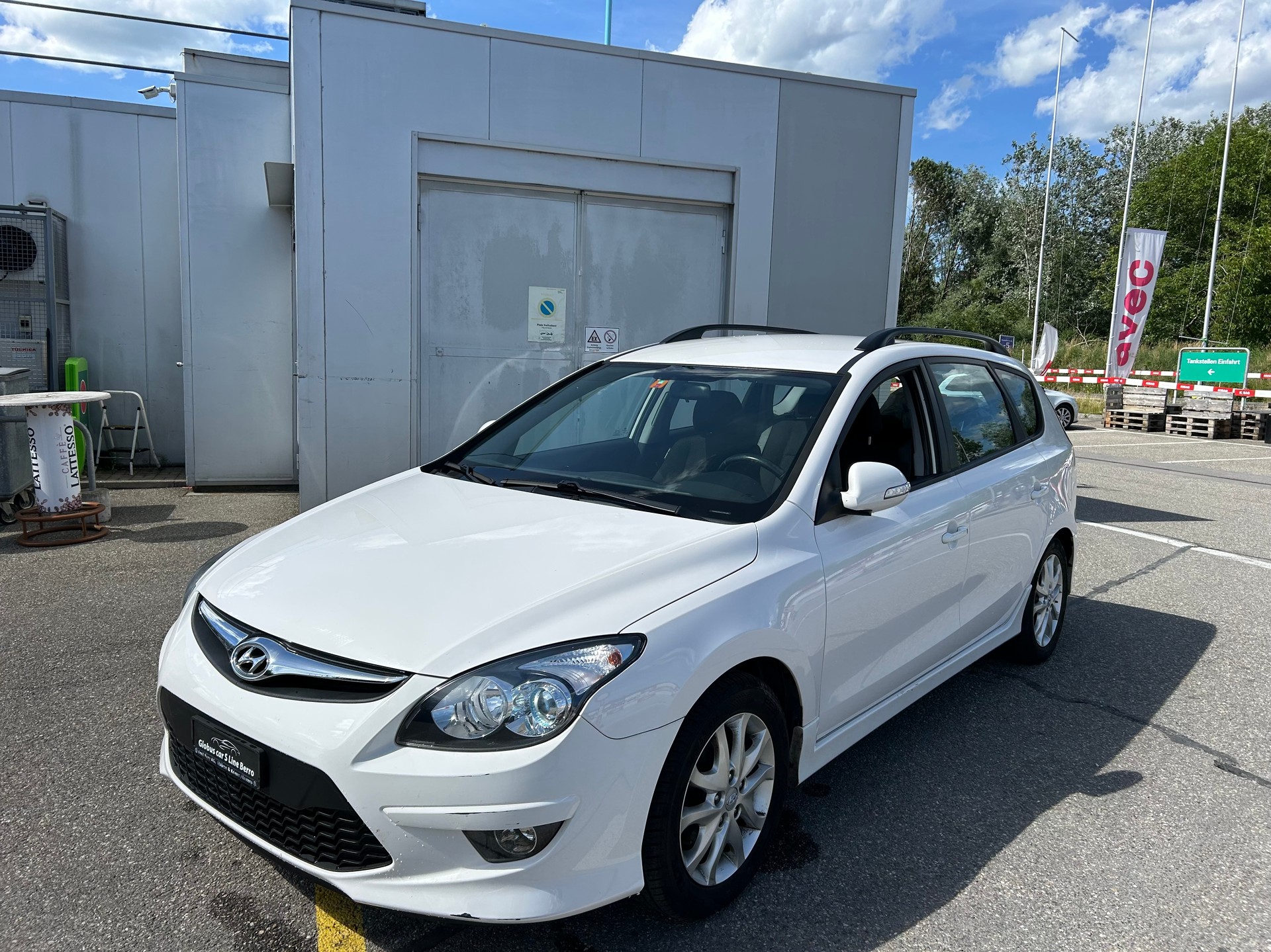 HYUNDAI i30 Wagon 1.6 Swiss Plus Edition-image-8