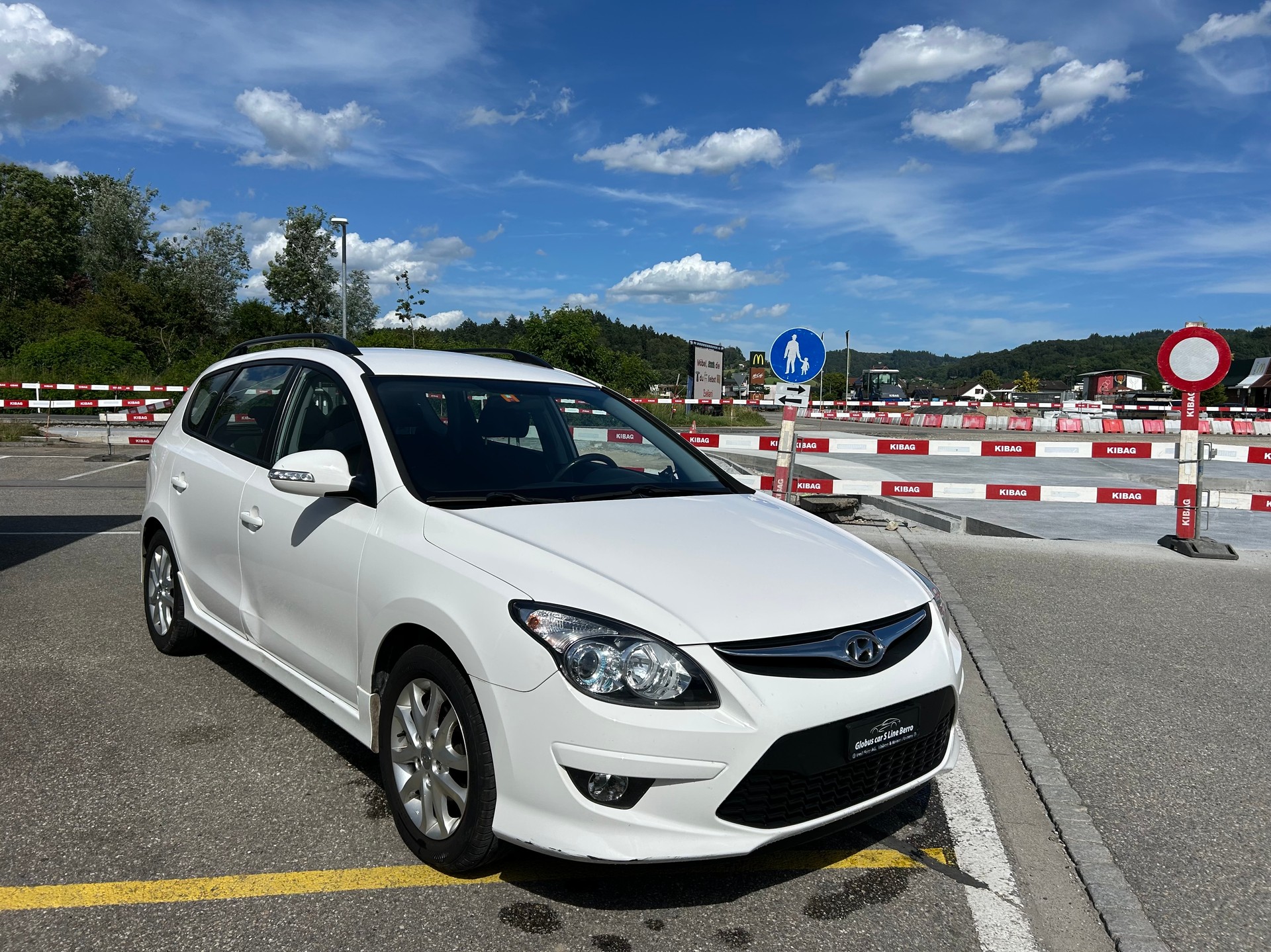 HYUNDAI i30 Wagon 1.6 Swiss Plus Edition-image-1