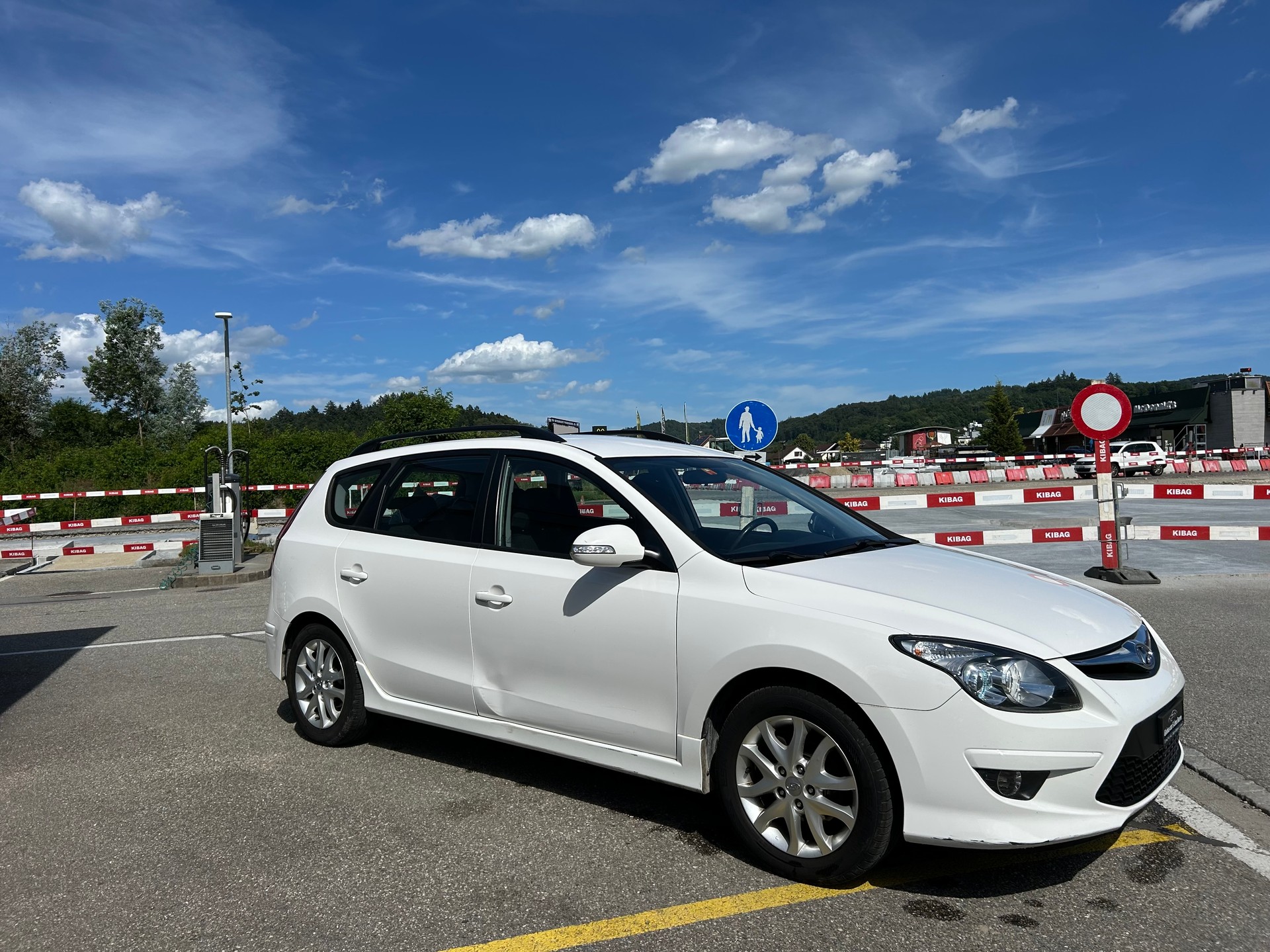 HYUNDAI i30 Wagon 1.6 Swiss Plus Edition-image-2