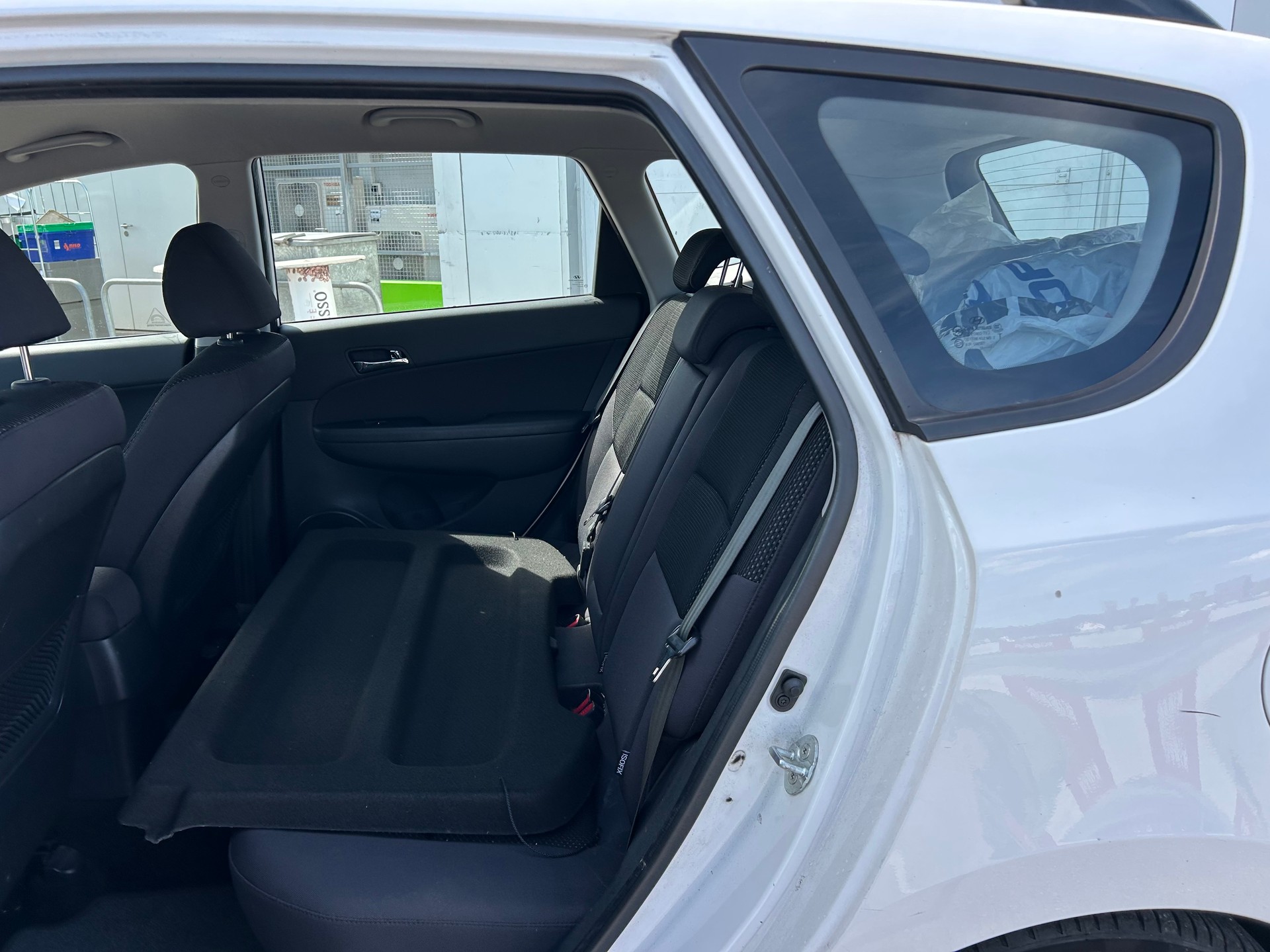 HYUNDAI i30 Wagon 1.6 Swiss Plus Edition-image-9