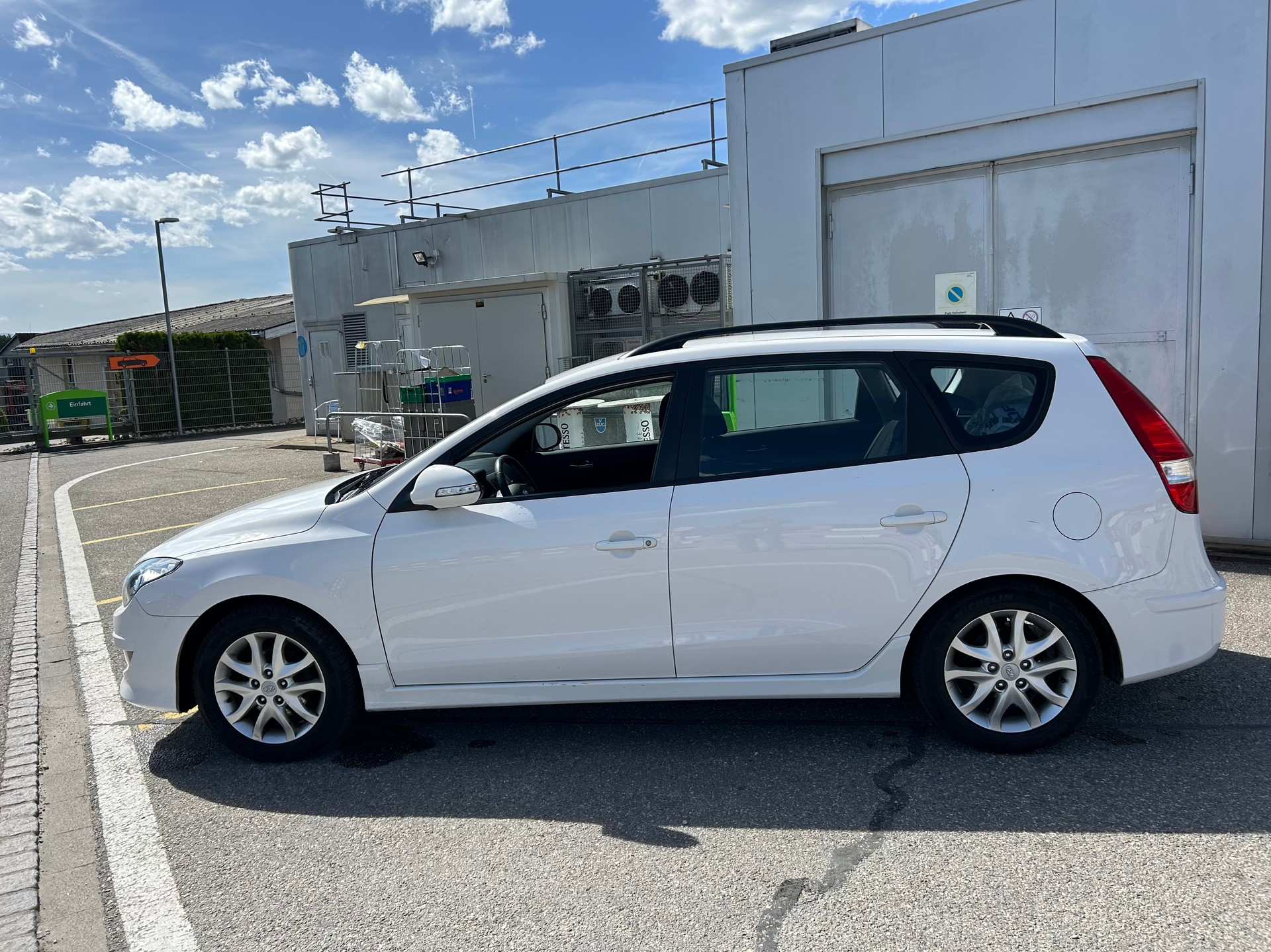 HYUNDAI i30 Wagon 1.6 Swiss Plus Edition-image-7