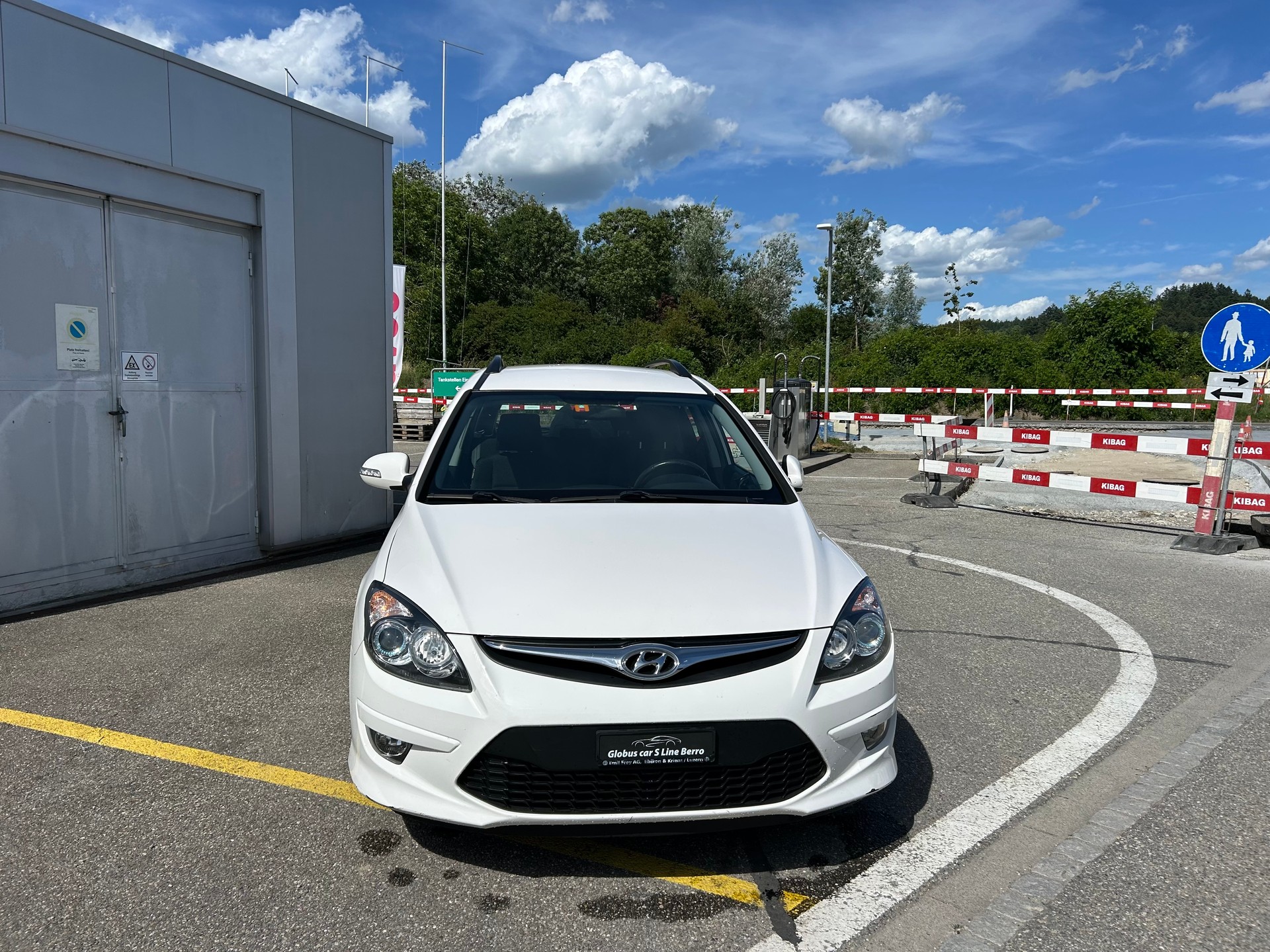 HYUNDAI i30 Wagon 1.6 Swiss Plus Edition-image-0