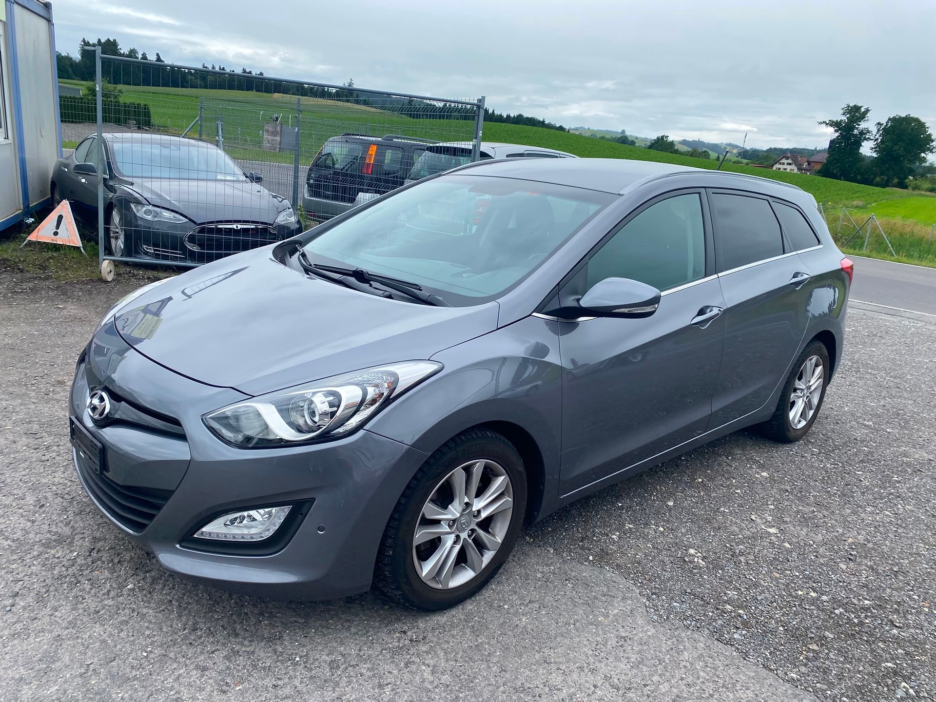 HYUNDAI i30 Wagon 1.6 CRDi Premium Automatic-image-1