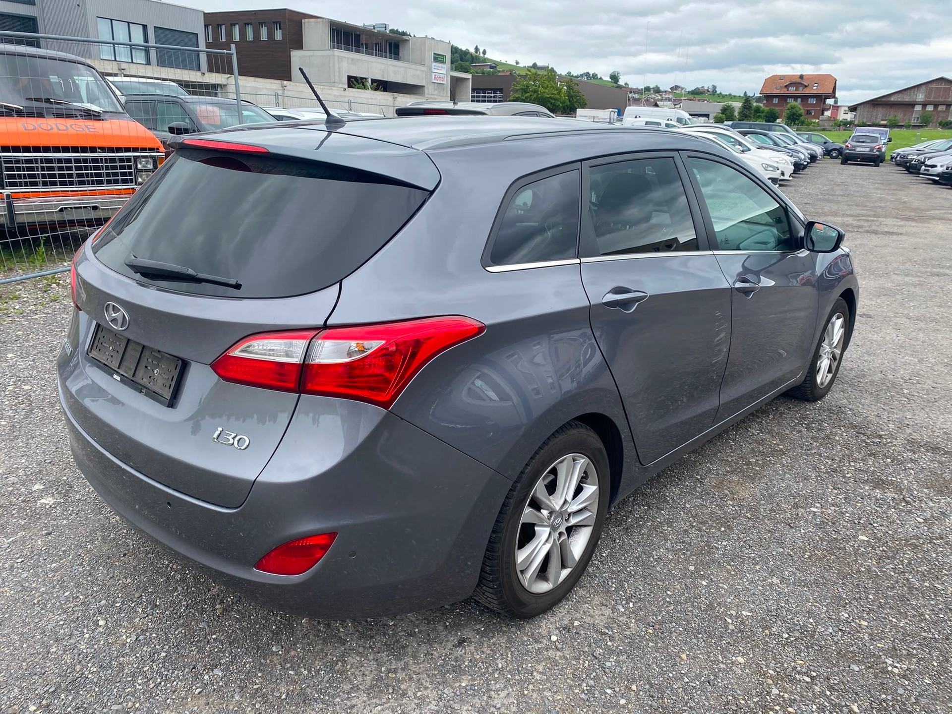 HYUNDAI i30 Wagon 1.6 CRDi Premium Automatic-image-3