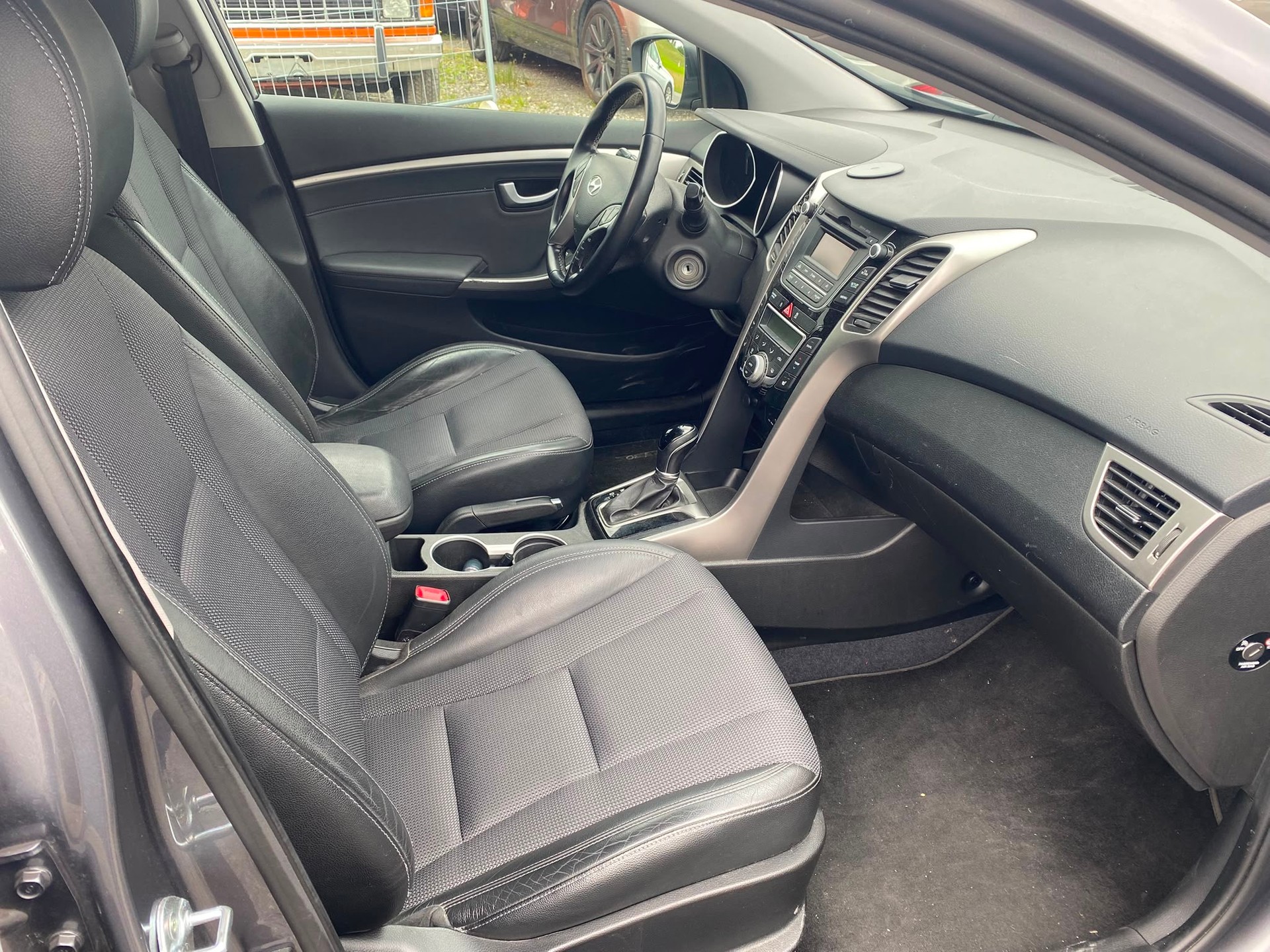 HYUNDAI i30 Wagon 1.6 CRDi Premium Automatic-image-8