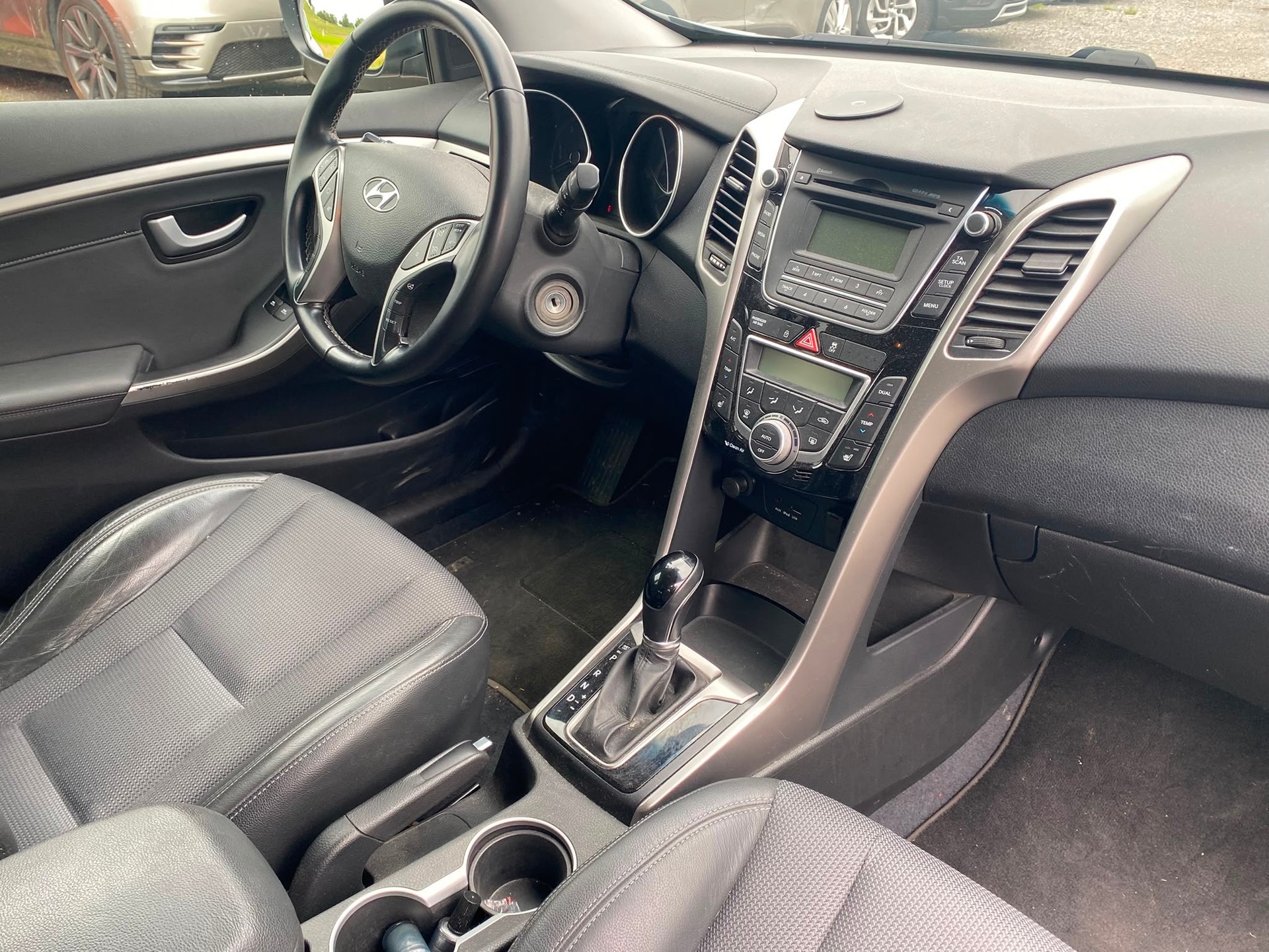 HYUNDAI i30 Wagon 1.6 CRDi Premium Automatic-image-12
