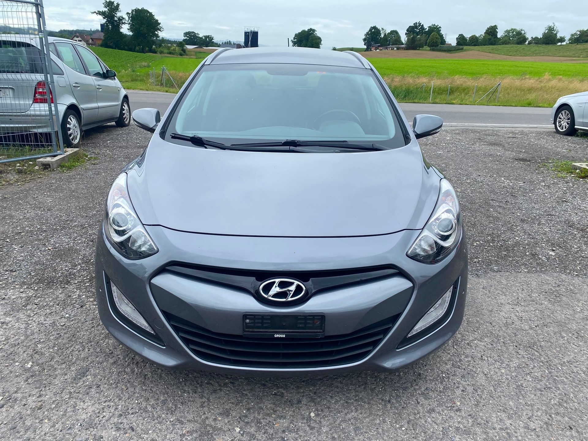 HYUNDAI i30 Wagon 1.6 CRDi Premium Automatic-image-2