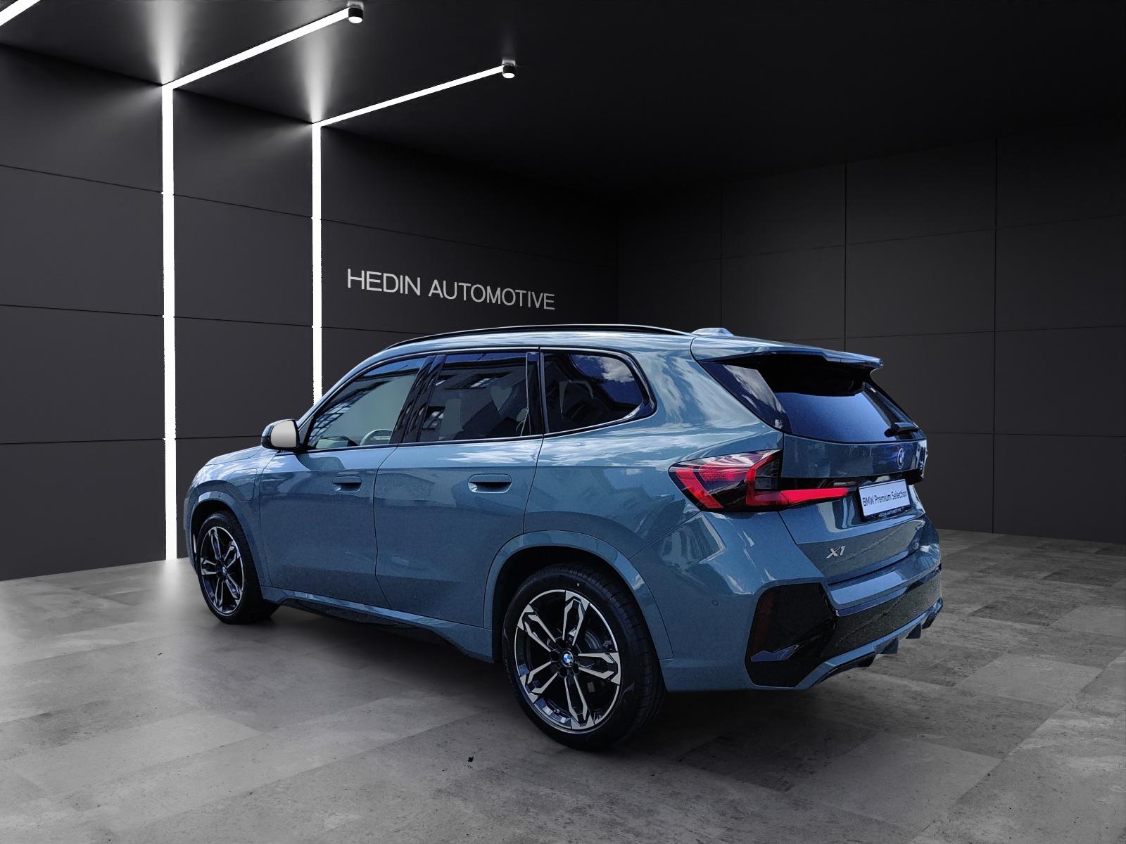 BMW X1 30e xDrive paddles-image-3
