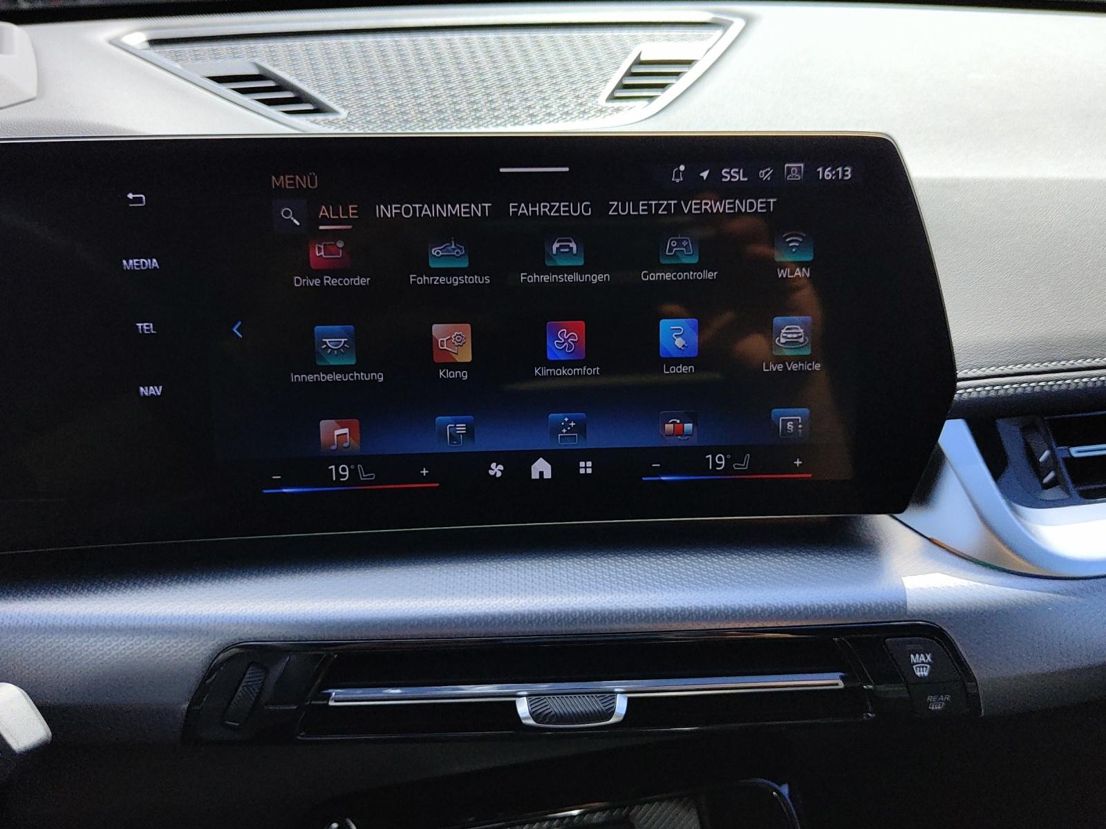 BMW X1 30e xDrive paddles-image-22