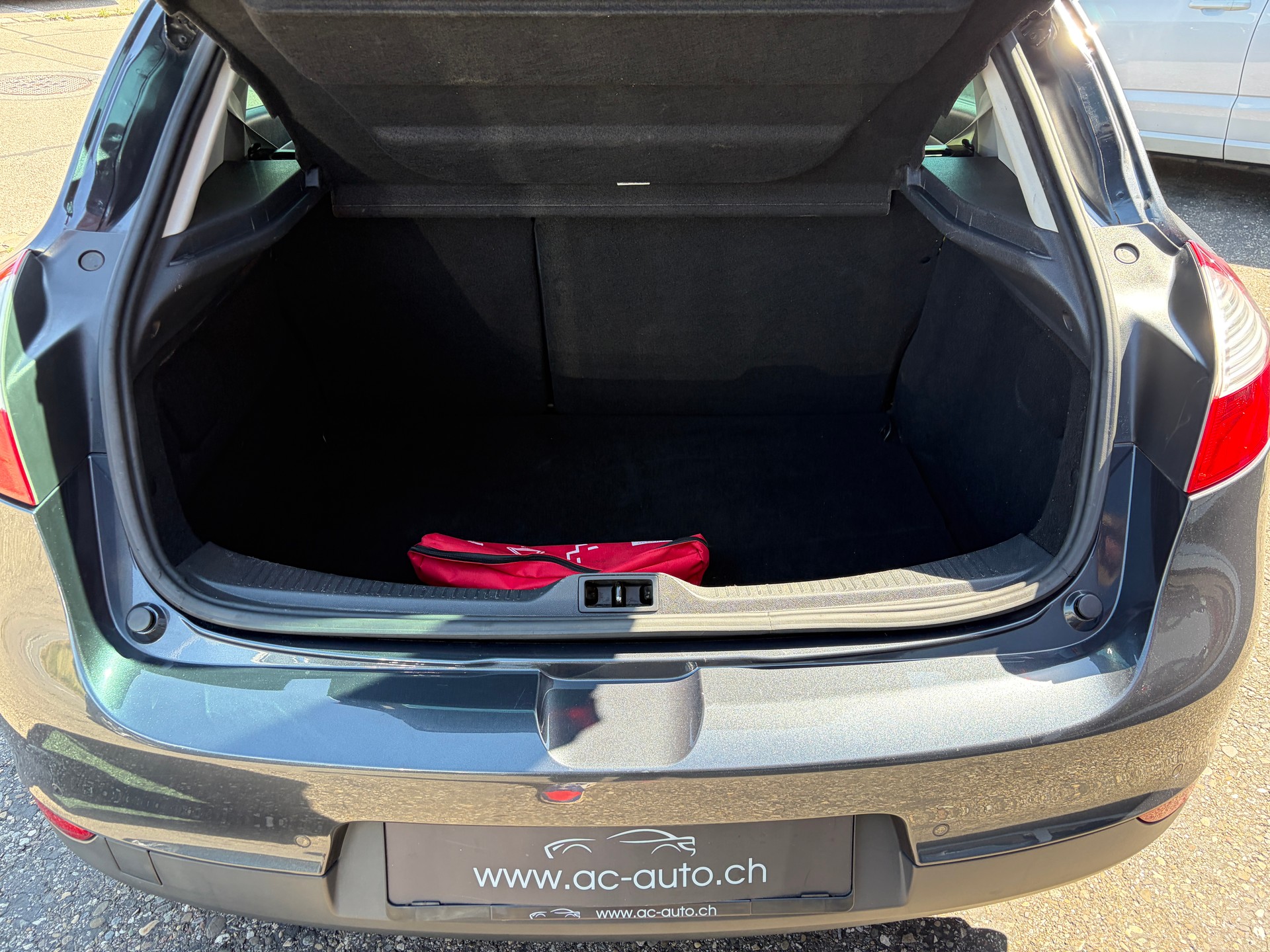 RENAULT Mégane 1.2 16V Turbo Bose-image-18