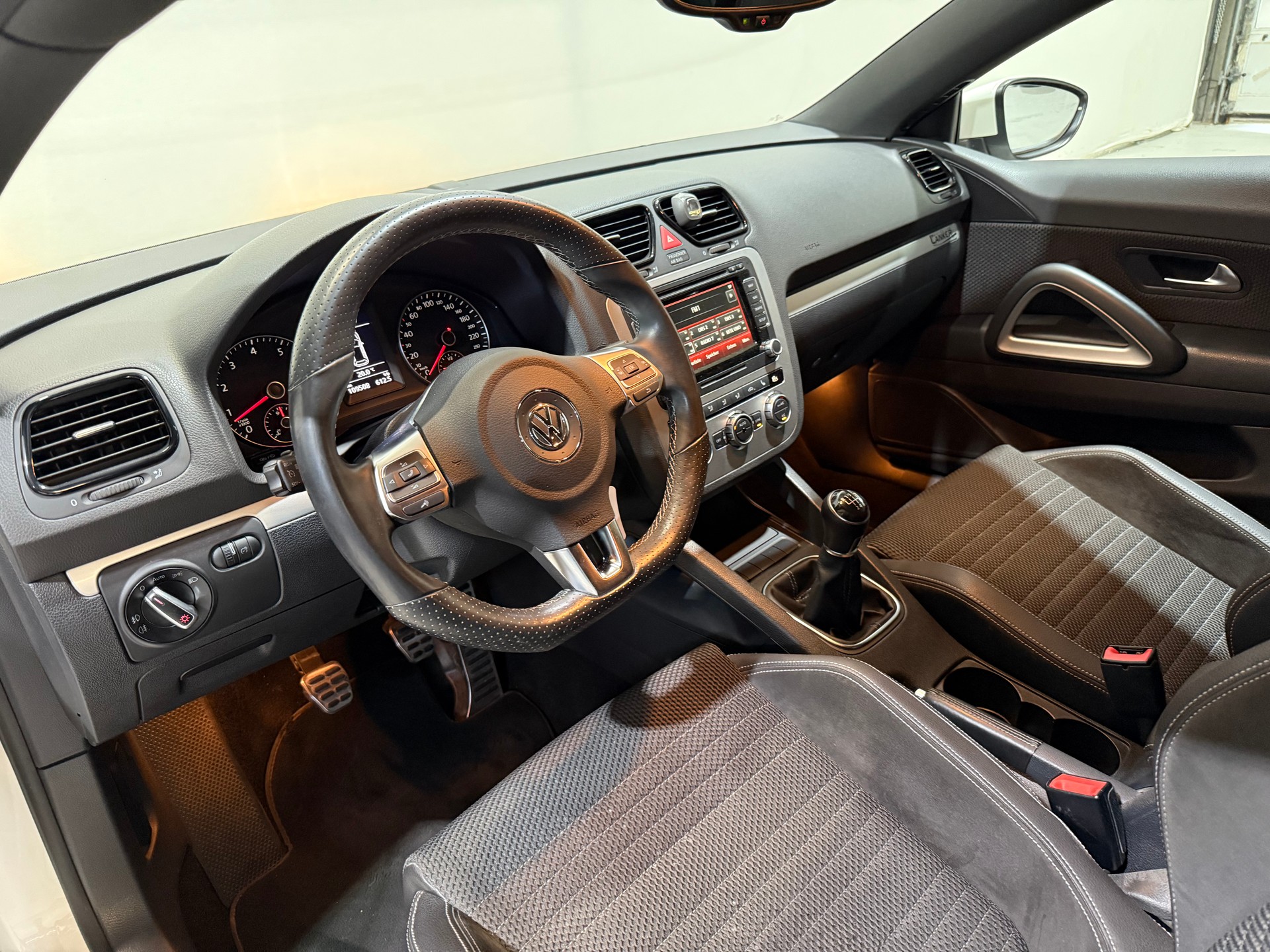 VW Scirocco 1.4 TSI R Line-image-11