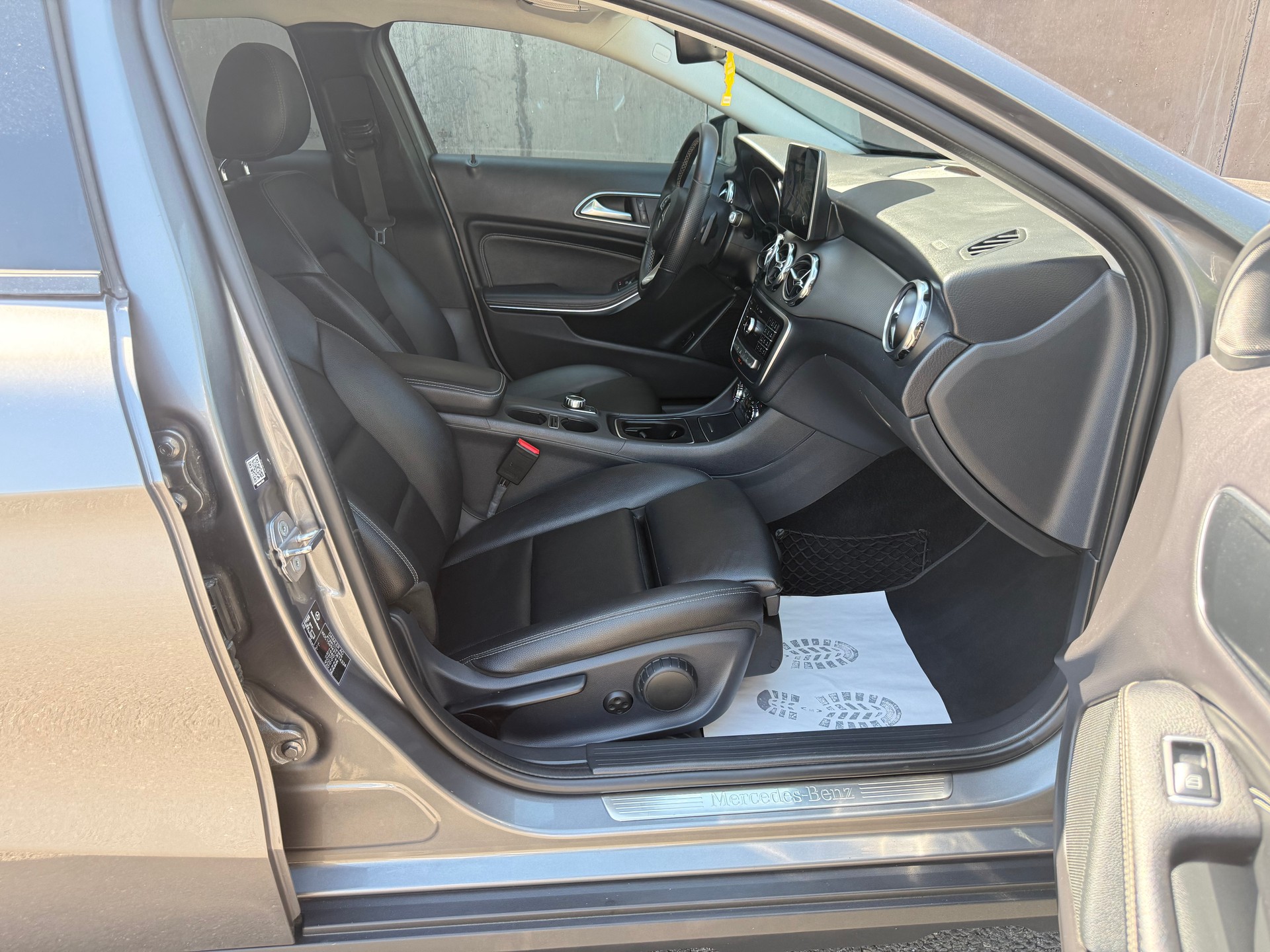 MERCEDES-BENZ GLA 200 Urban 7G-DCT-image-10