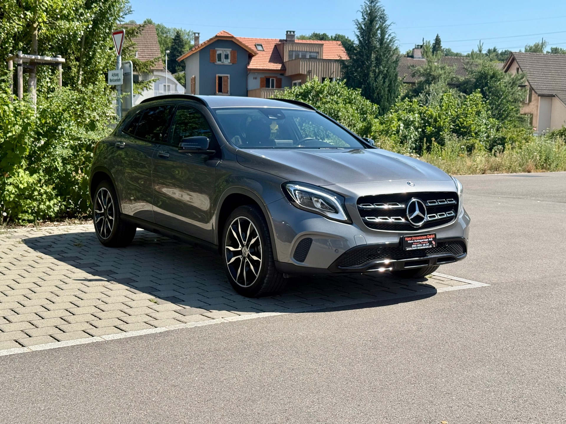 MERCEDES-BENZ GLA 200 Urban 7G-DCT-image-4