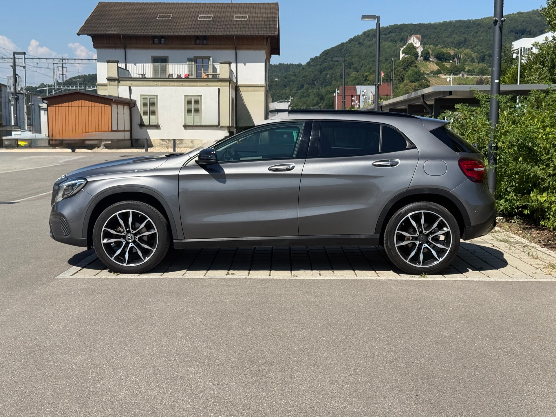 MERCEDES-BENZ GLA 200 Urban 7G-DCT-image-1