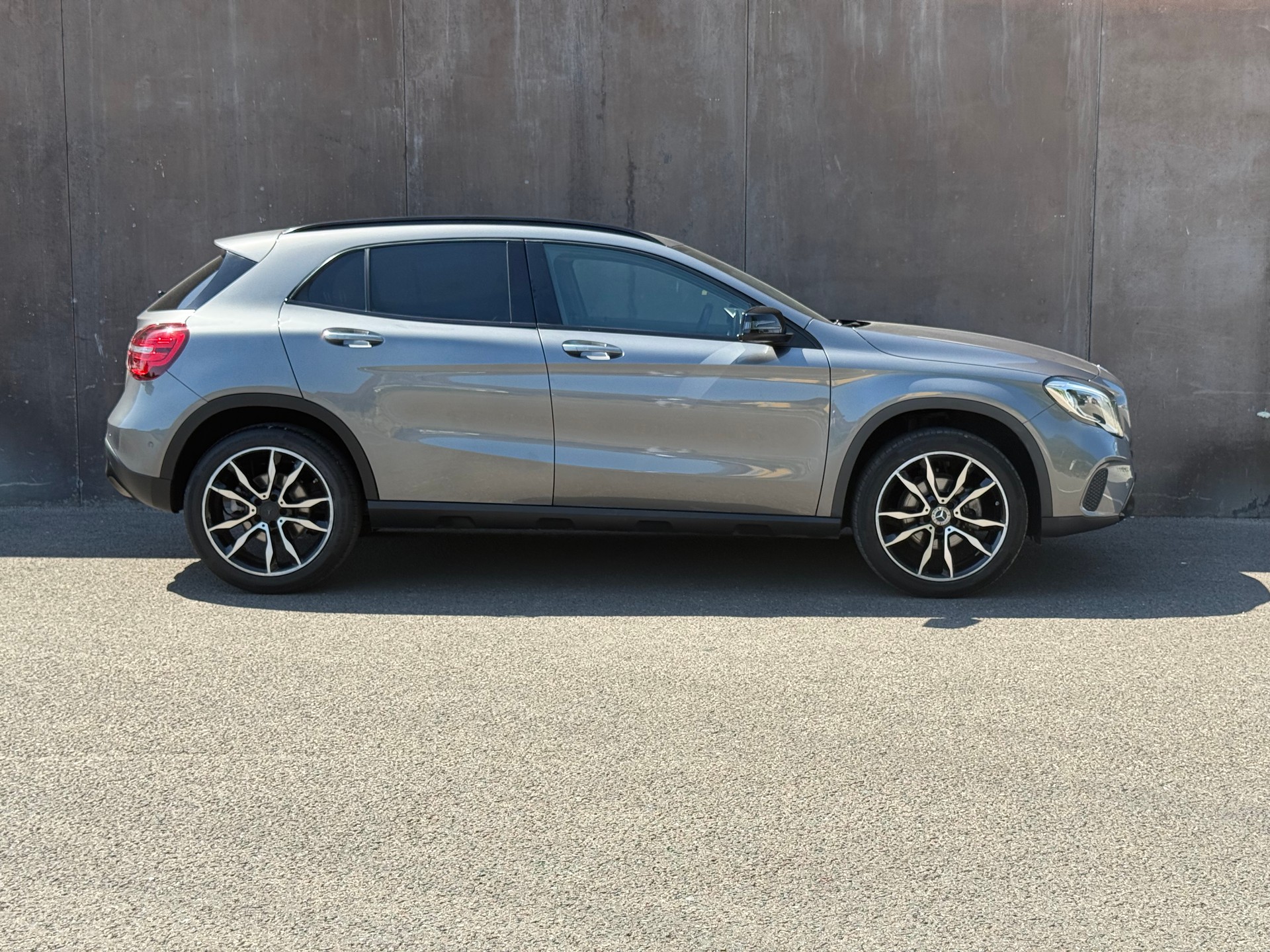 MERCEDES-BENZ GLA 200 Urban 7G-DCT-image-3