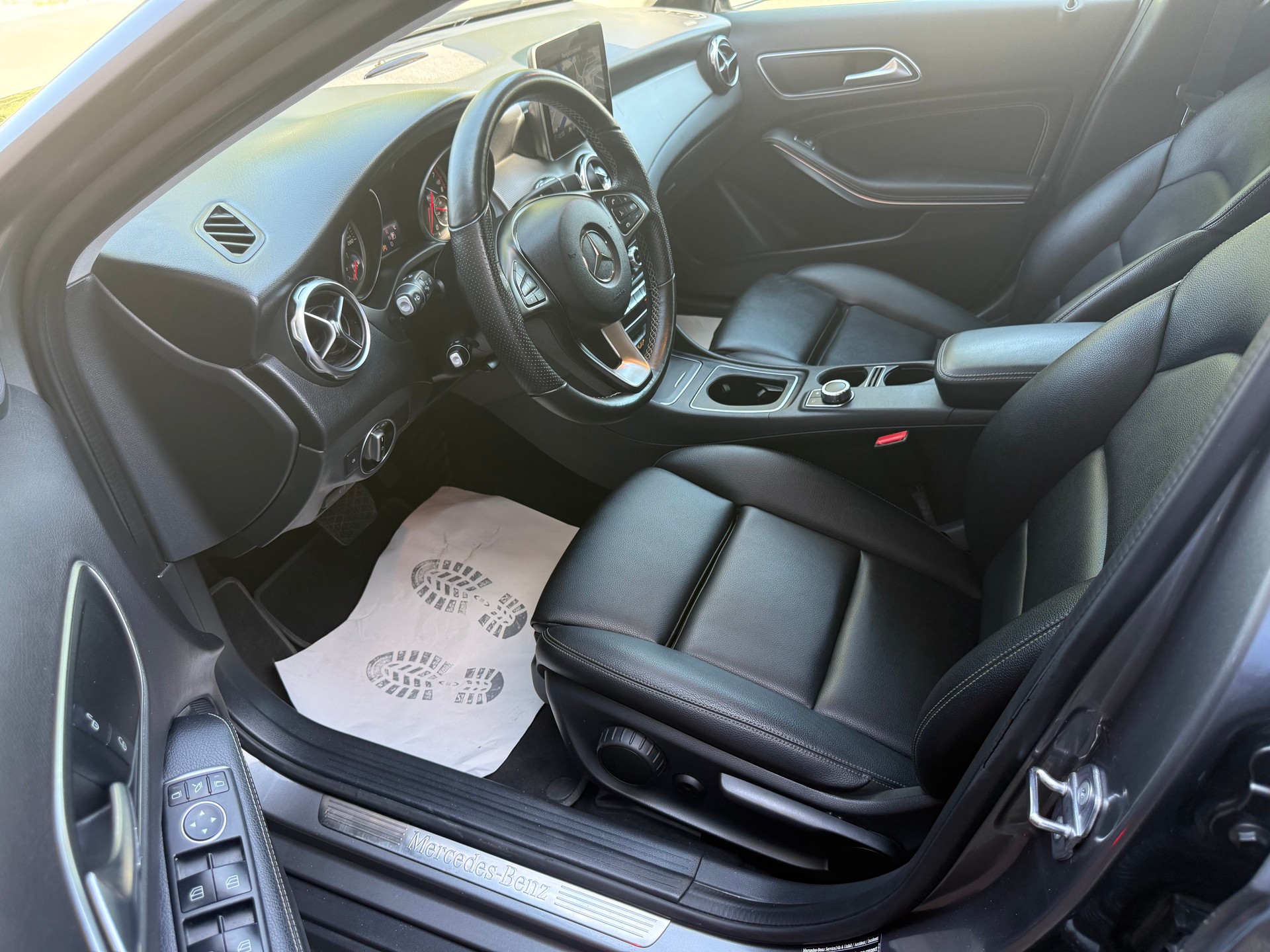 MERCEDES-BENZ GLA 200 Urban 7G-DCT-image-9