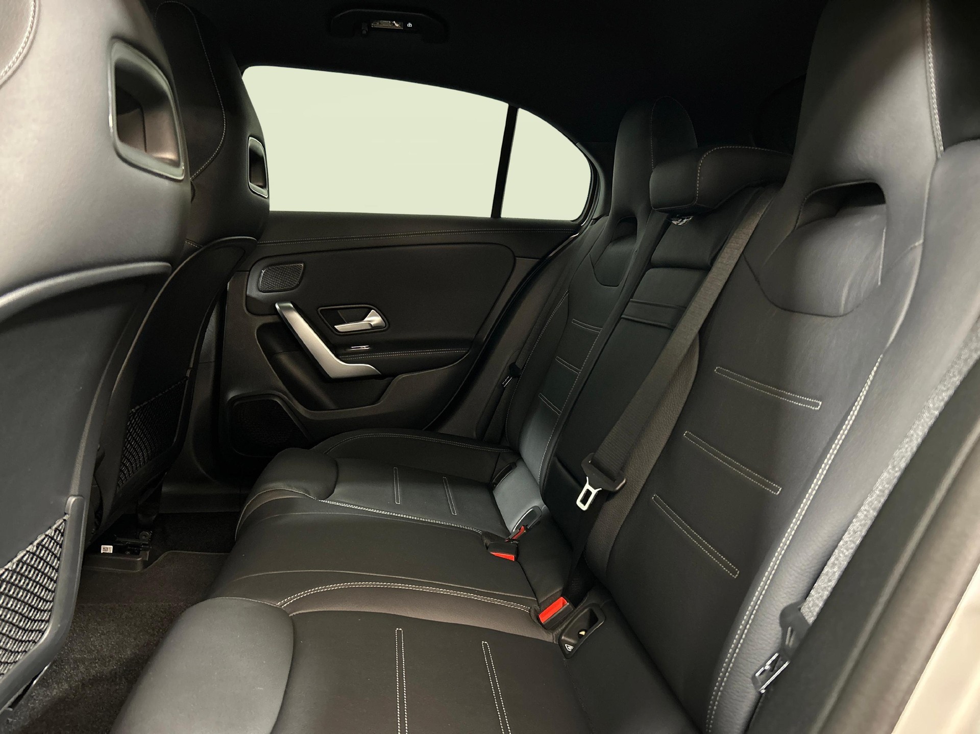 MERCEDES-BENZ A 35 AMG 4matic-image-3